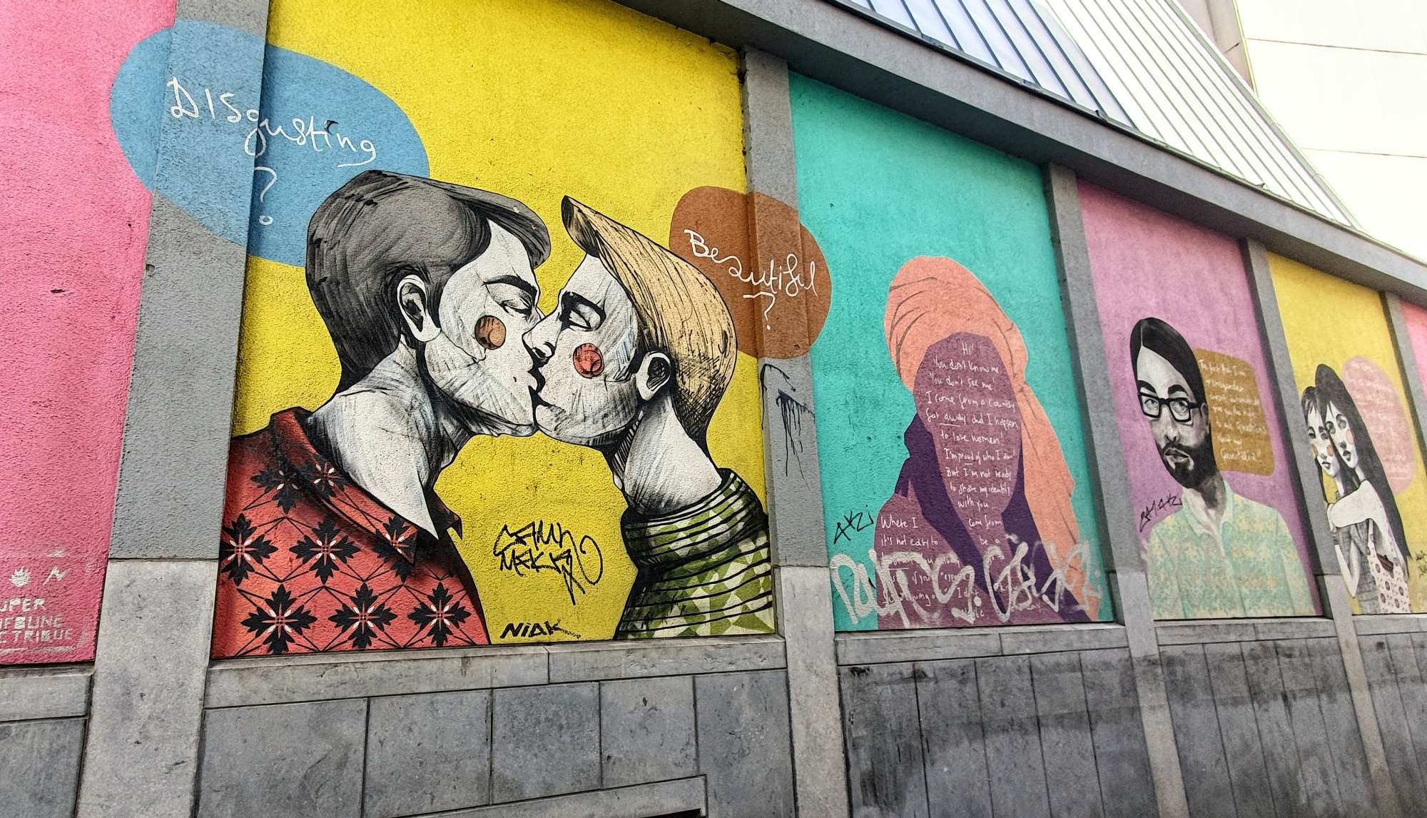 
								Street-art graffiti fresque 
								 
									1 Rue de la Chaufferette
									1000
									Bruxelles
									Belgium 
									Pat Finder
								Street-Art-Safari.com
								