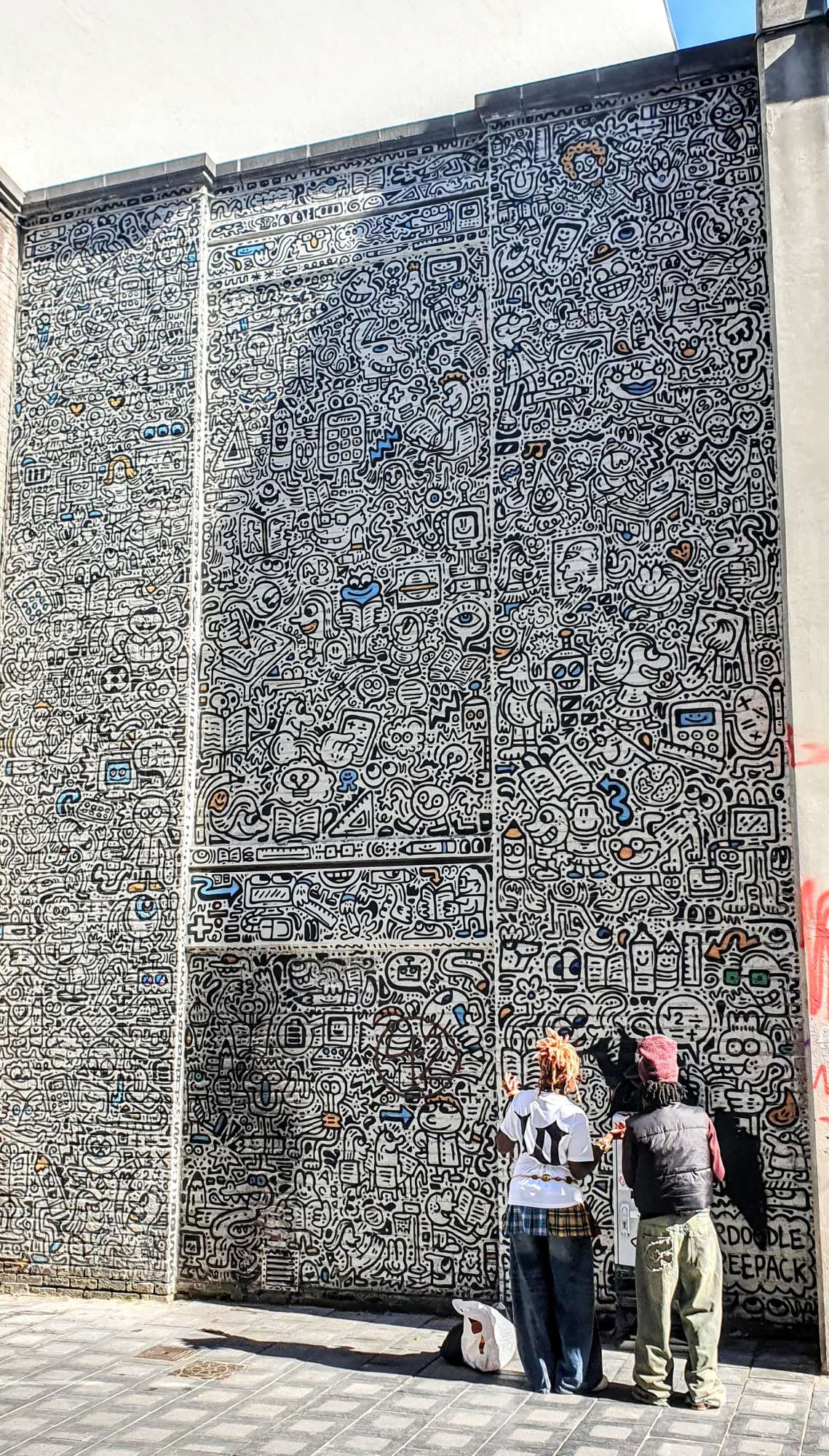 
								Street-art graffiti fresque 
								 
									10 Rue de l'Eclipse
									1000
									Bruxelles
									Belgium 
									Pat Finder
								Street-Art-Safari.com
								