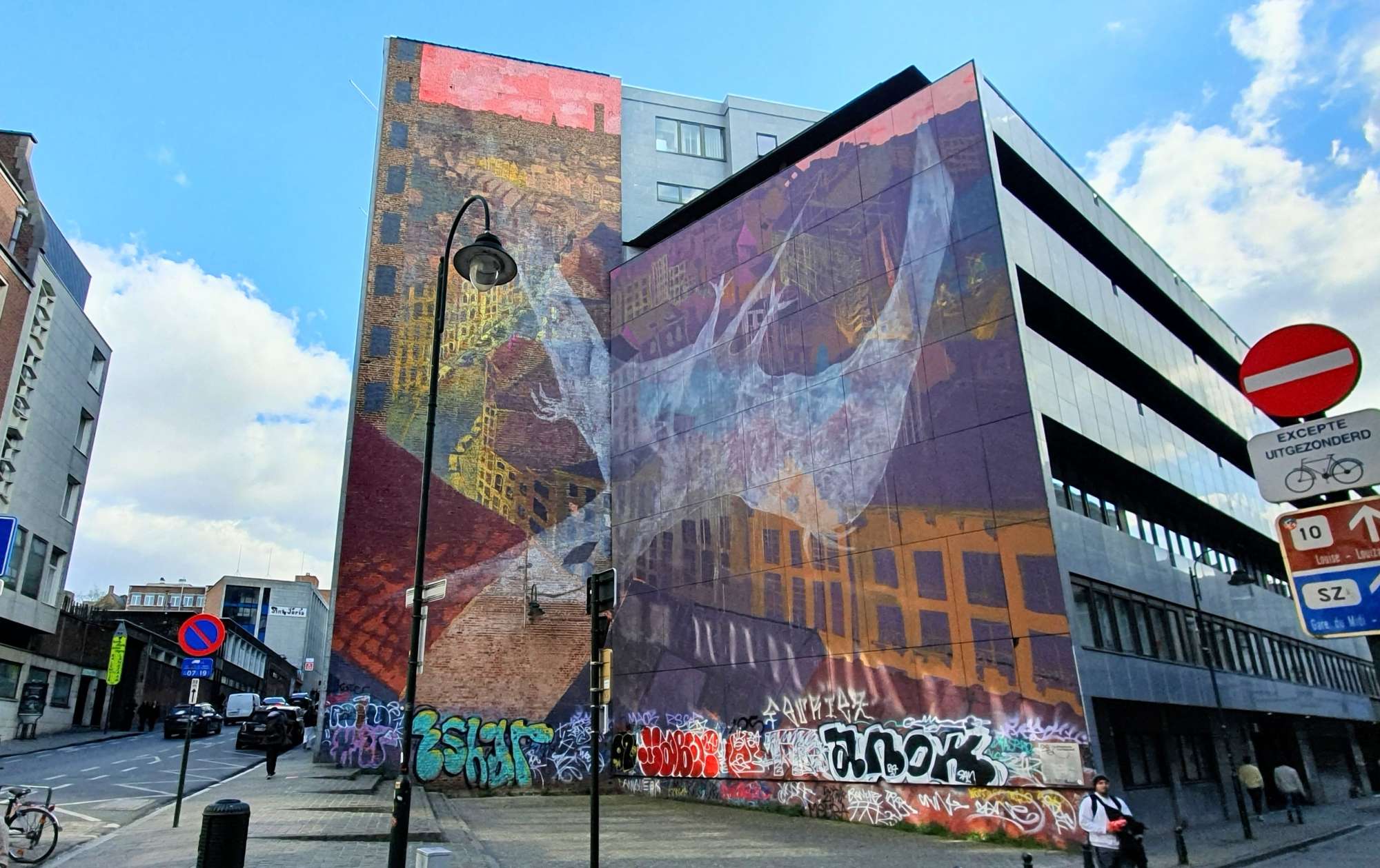 
								Street-art graffiti fresque 
								 
									142 Rue du Midi
									1000
									Bruxelles
									Belgium 
									Pat Finder
								Street-Art-Safari.com
								