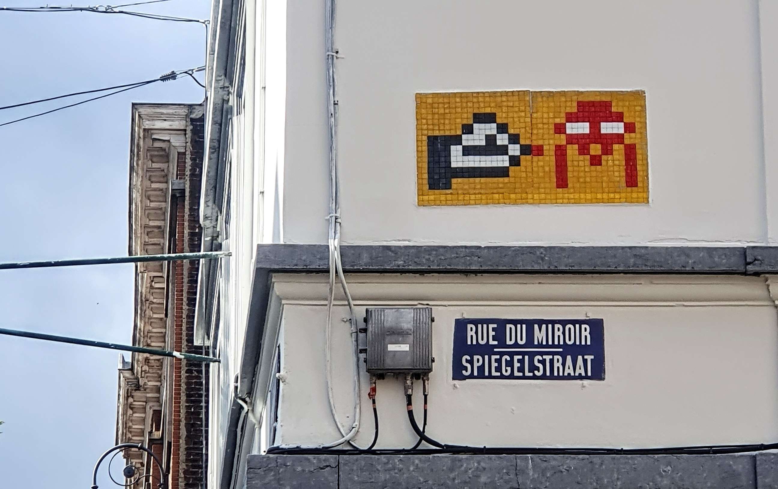 
								Street-art graffiti fresque 
								Invader 
									60 Rue du Miroir
									1000
									Bruxelles
									Belgium 
									Pat Finder
								Street-Art-Safari.com
								