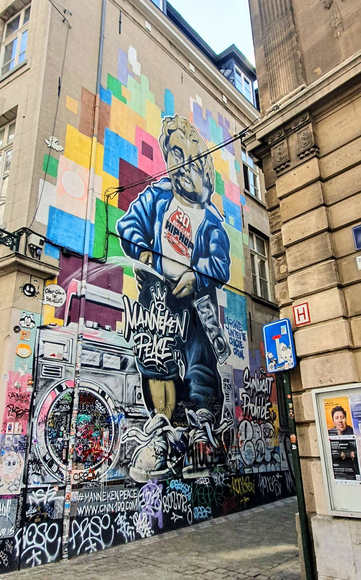 
								Street-art graffiti fresque 
								 
									18 Rue du Ch&ecirc;ne
									1000
									Bruxelles
									Belgium 
									Pat Finder
								Street-Art-Safari.com
								