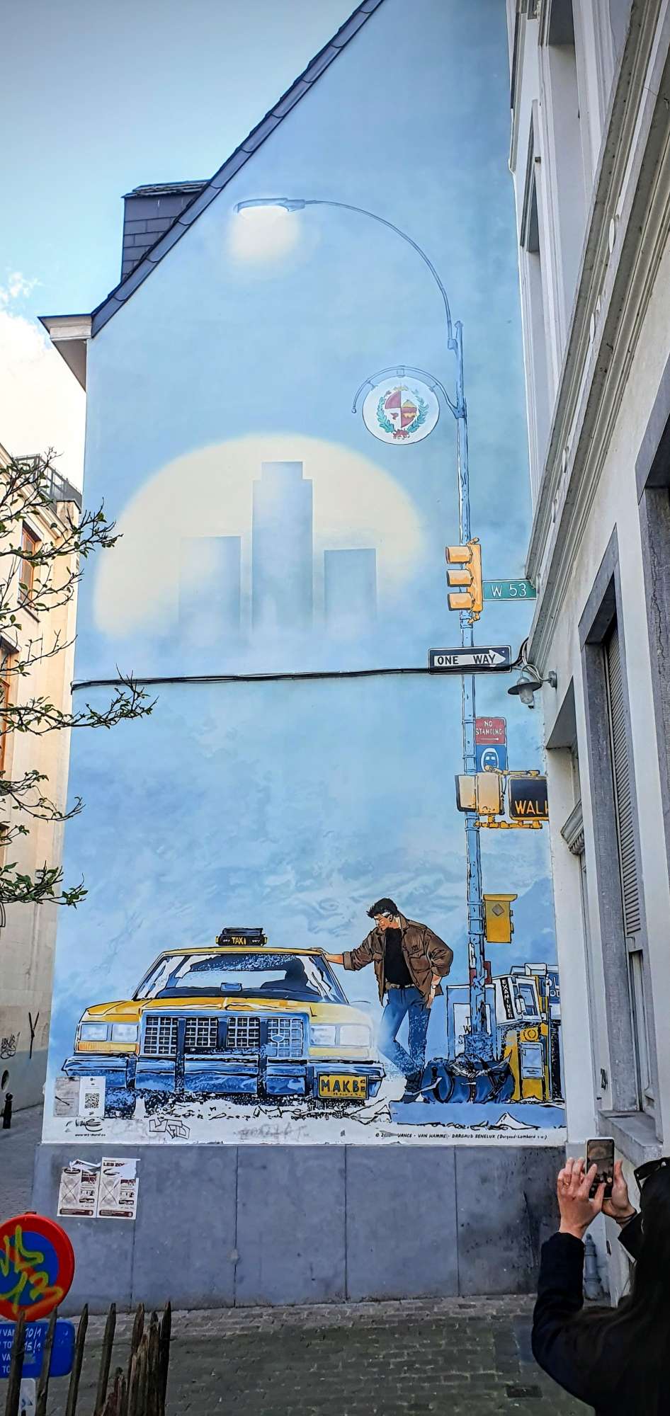 
								Street-art graffiti fresque 
								 
									2 Rue Terre-Neuve
									1000
									Bruxelles
									Belgium 
									Pat Finder
								Street-Art-Safari.com
								