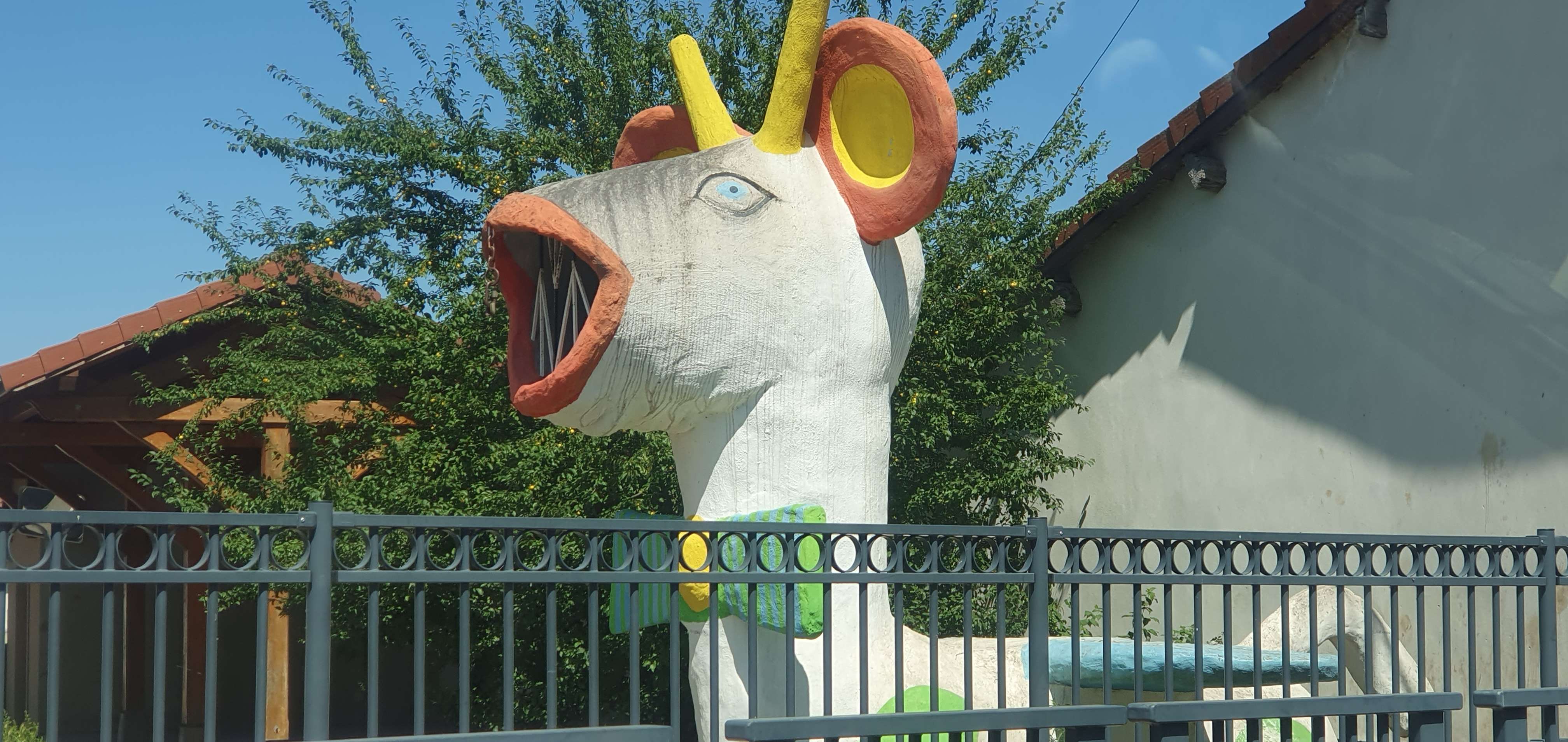 
								Street-art graffiti fresque 
								 
									3 Place du 19 Mars 1962
									42110
									Saint-Martin-Lestra
									France 
									Pat Finder
								Street-Art-Safari.com
								