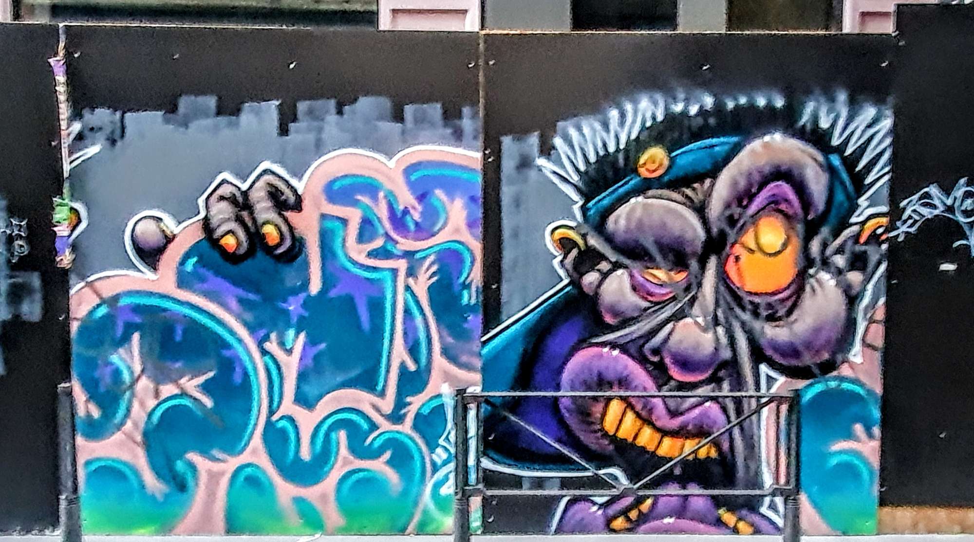 
								Street-art graffiti fresque 
								Skema 
									29 Rue Thomassin
									69002
									Lyon
									France 
									Pat Finder
								Street-Art-Safari.com
								