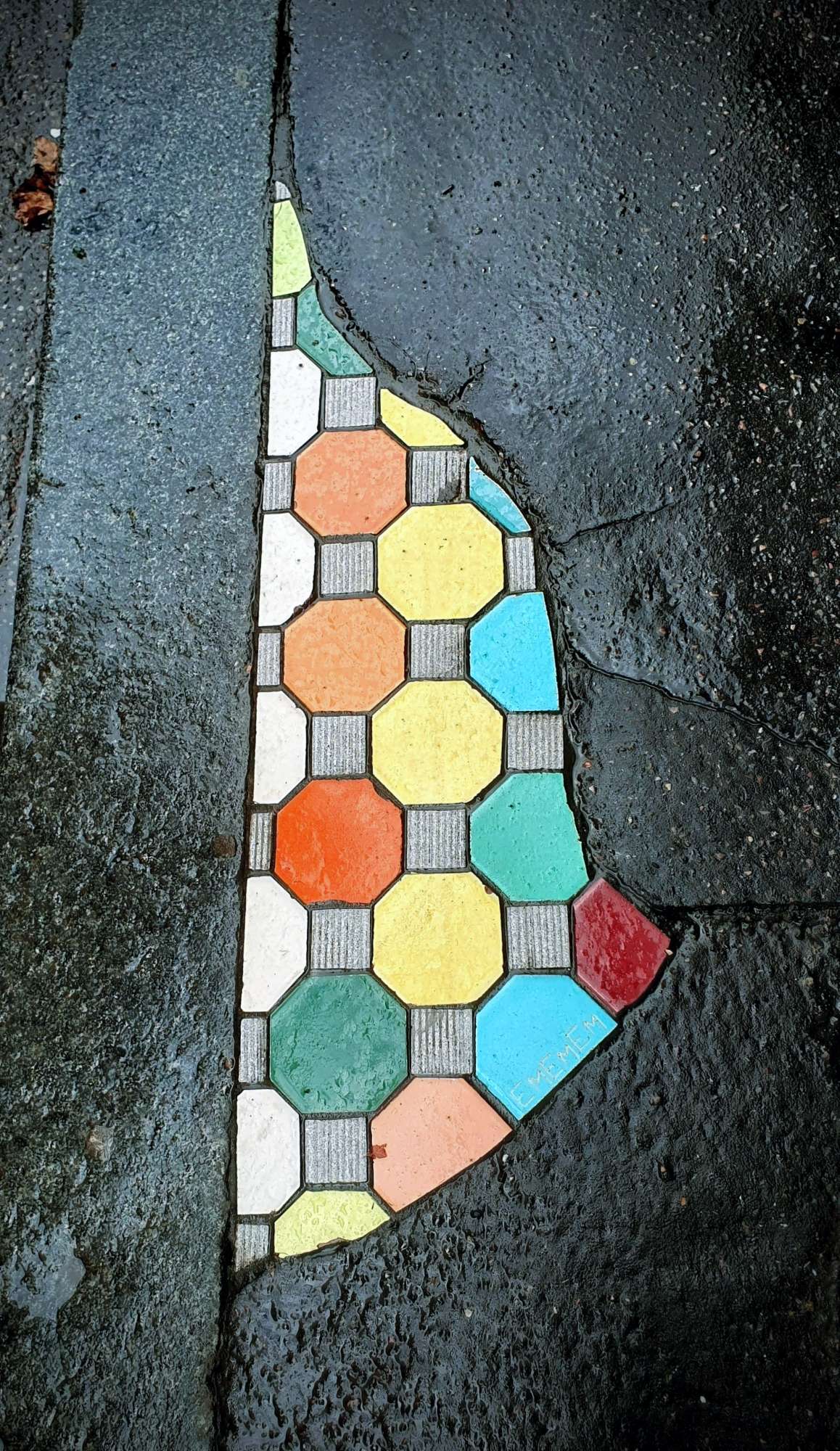 
								Street-art graffiti fresque 
								Ememem 
									1 Quai Tilsitt
									69002
									Lyon
									France 
									Pat Finder
								Street-Art-Safari.com
								