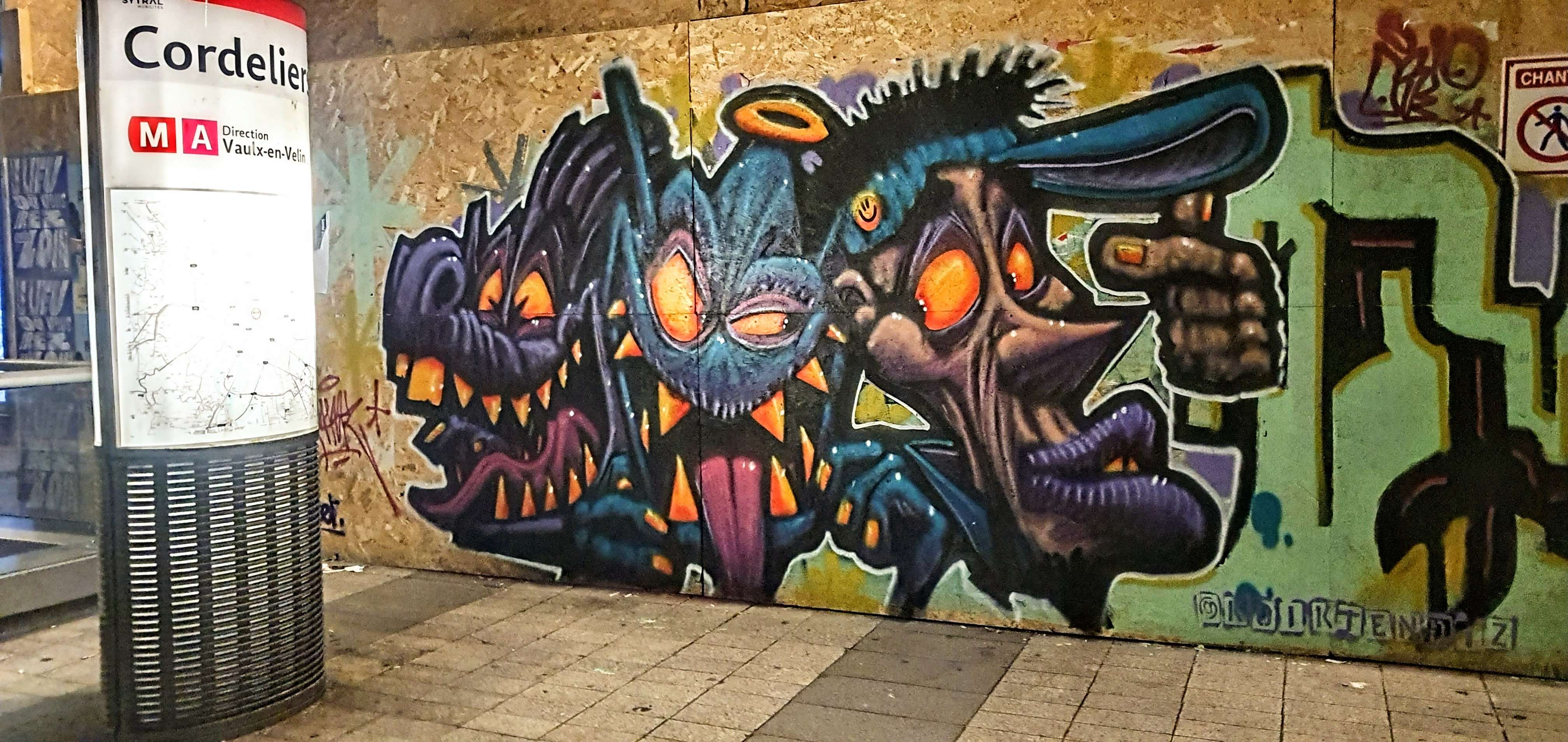 
								Street-art graffiti fresque 
								Skema 
									26 Rue de la R&eacute;publique
									69002
									Lyon
									France 
									Pat Finder
								Street-Art-Safari.com
								