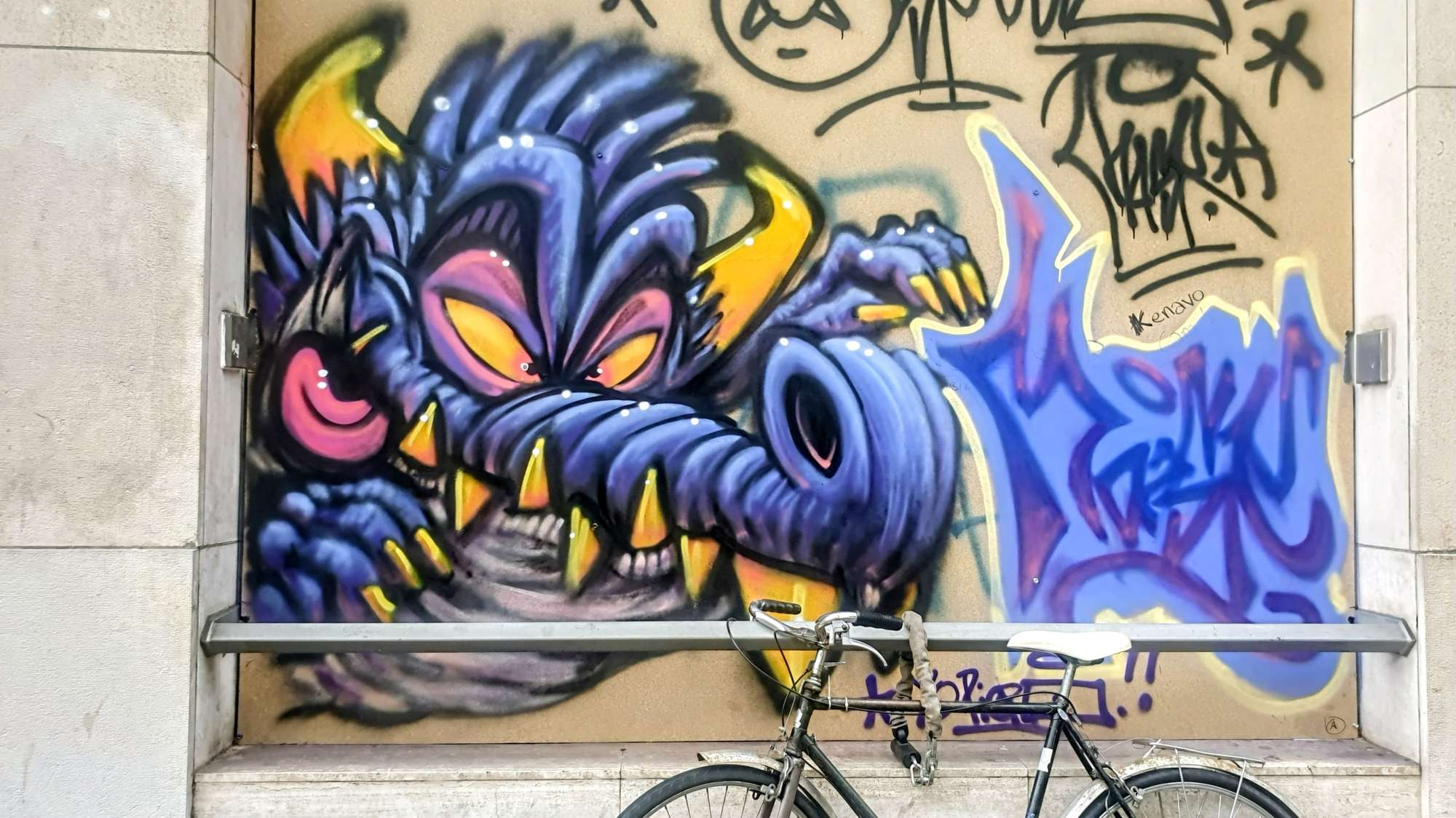 
								Street-art graffiti fresque 
								Skema 
									86 Avenue Jean Jaur&egrave;s
									69007
									Lyon
									France 
									Pat Finder
								Street-Art-Safari.com
								