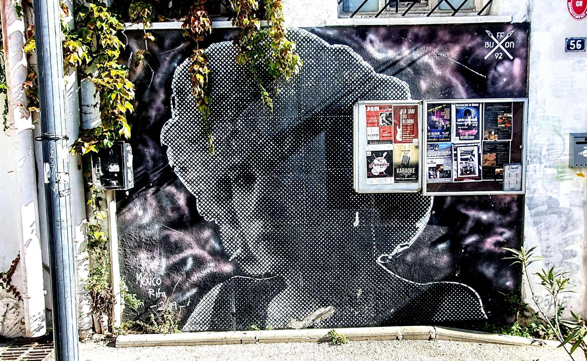 
								Street-art graffiti fresque 
								BUFFON 92 
									58 Impasse No&euml;l Verlaque
									83500
									La Seyne-sur-Mer
									France 
									Pat Finder
								Street-Art-Safari.com
								