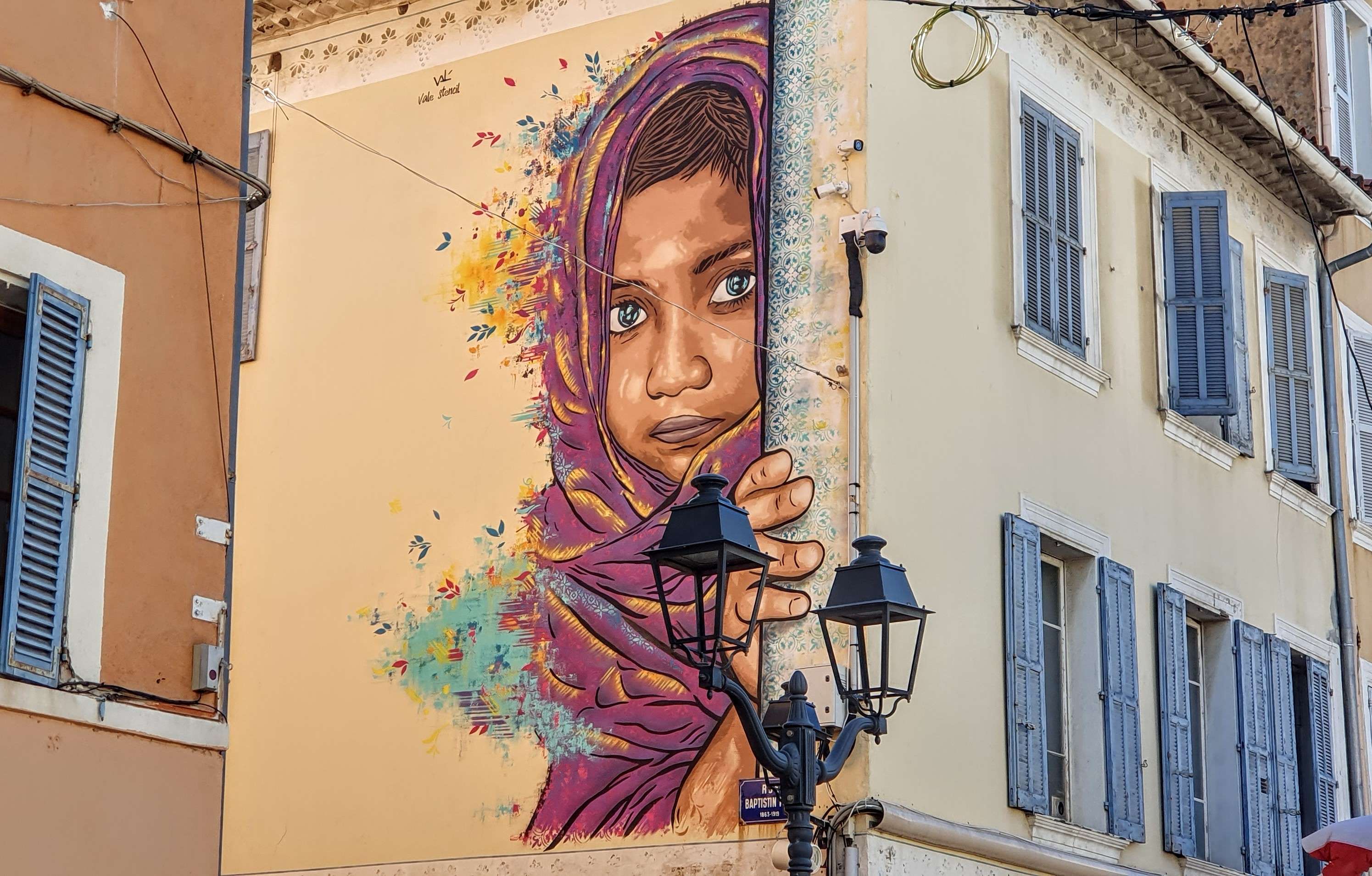 
								Street-art graffiti fresque 
								Val&eacute; 
									1 Bis Rue Taylor
									83500
									La Seyne-sur-Mer
									France 
									Pat Finder
								Street-Art-Safari.com
								