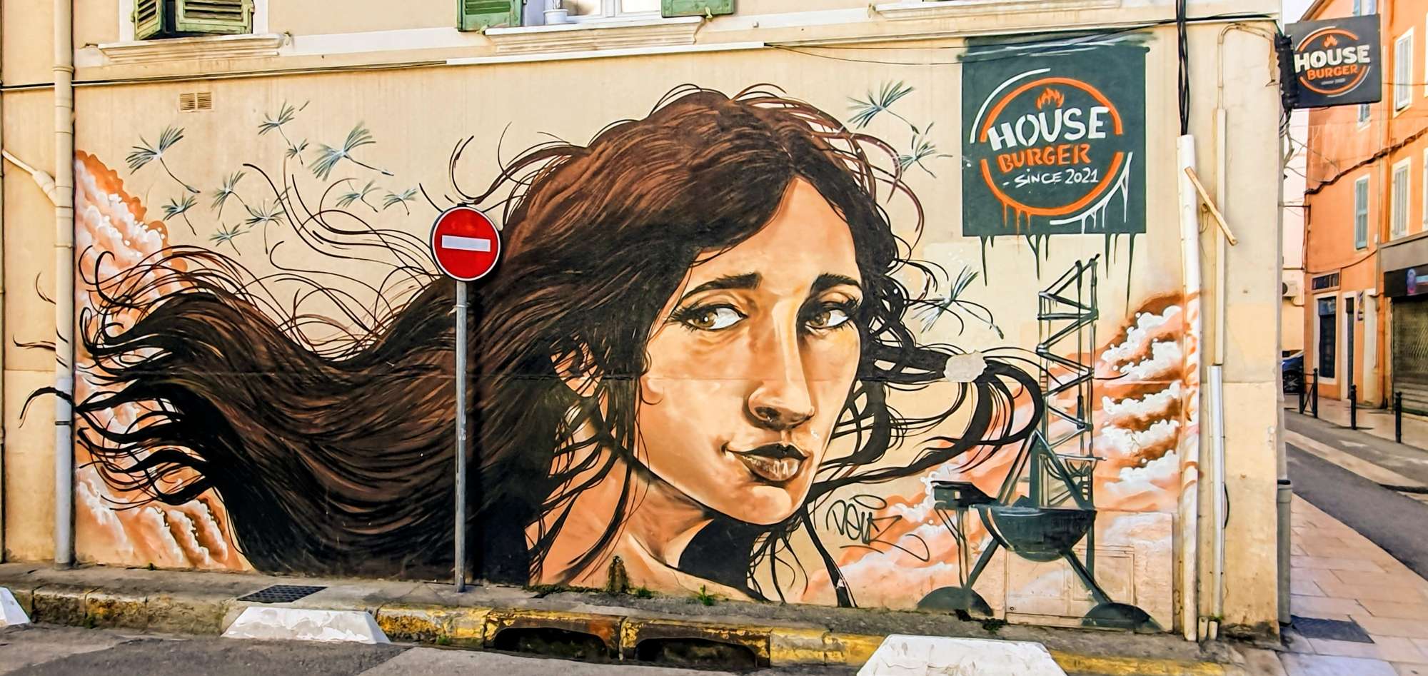 
								Street-art graffiti fresque 
								 
									9 Rue Leon Gambetta
									83500
									La Seyne-sur-Mer
									France 
									Pat Finder
								Street-Art-Safari.com
								