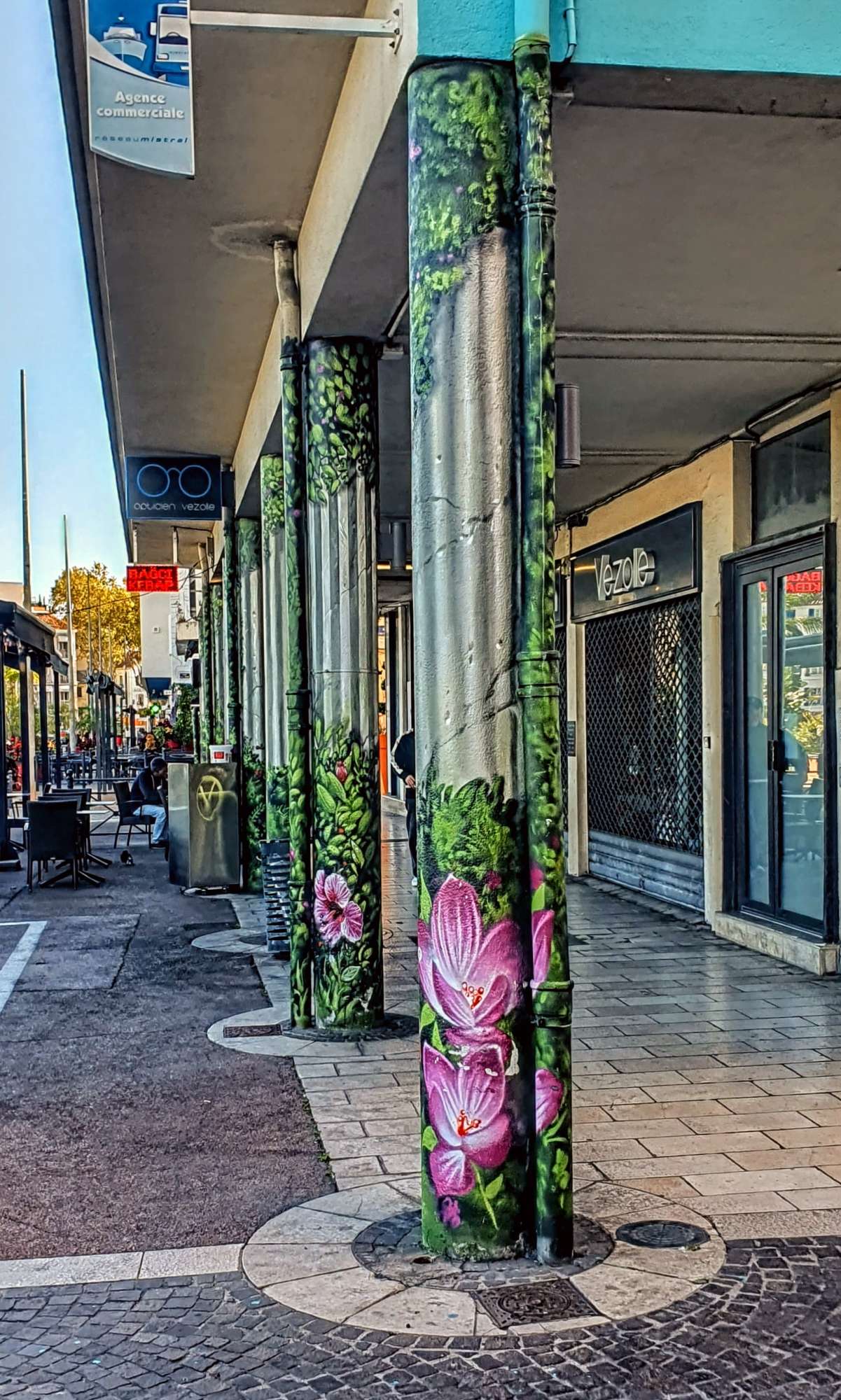 
								Street-art graffiti fresque 
								 
									3 Rue Taylor
									83500
									La Seyne-sur-Mer
									France 
									Pat Finder
								Street-Art-Safari.com
								