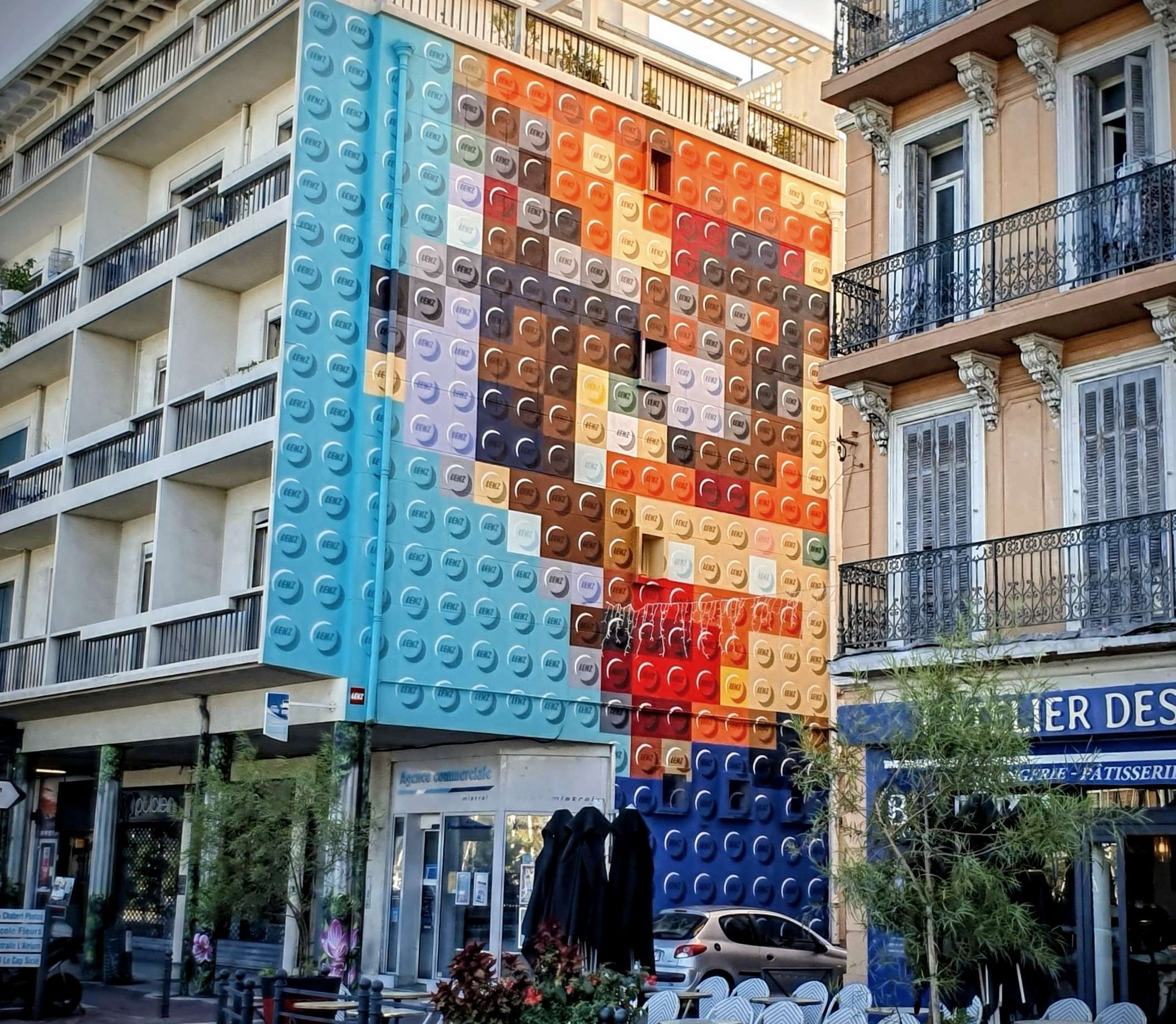 
								Street-art graffiti fresque 
								Lenz 
									1 Rue L&eacute;on Blum
									83500
									La Seyne-sur-Mer
									France 
									Pat Finder
								Street-Art-Safari.com
								