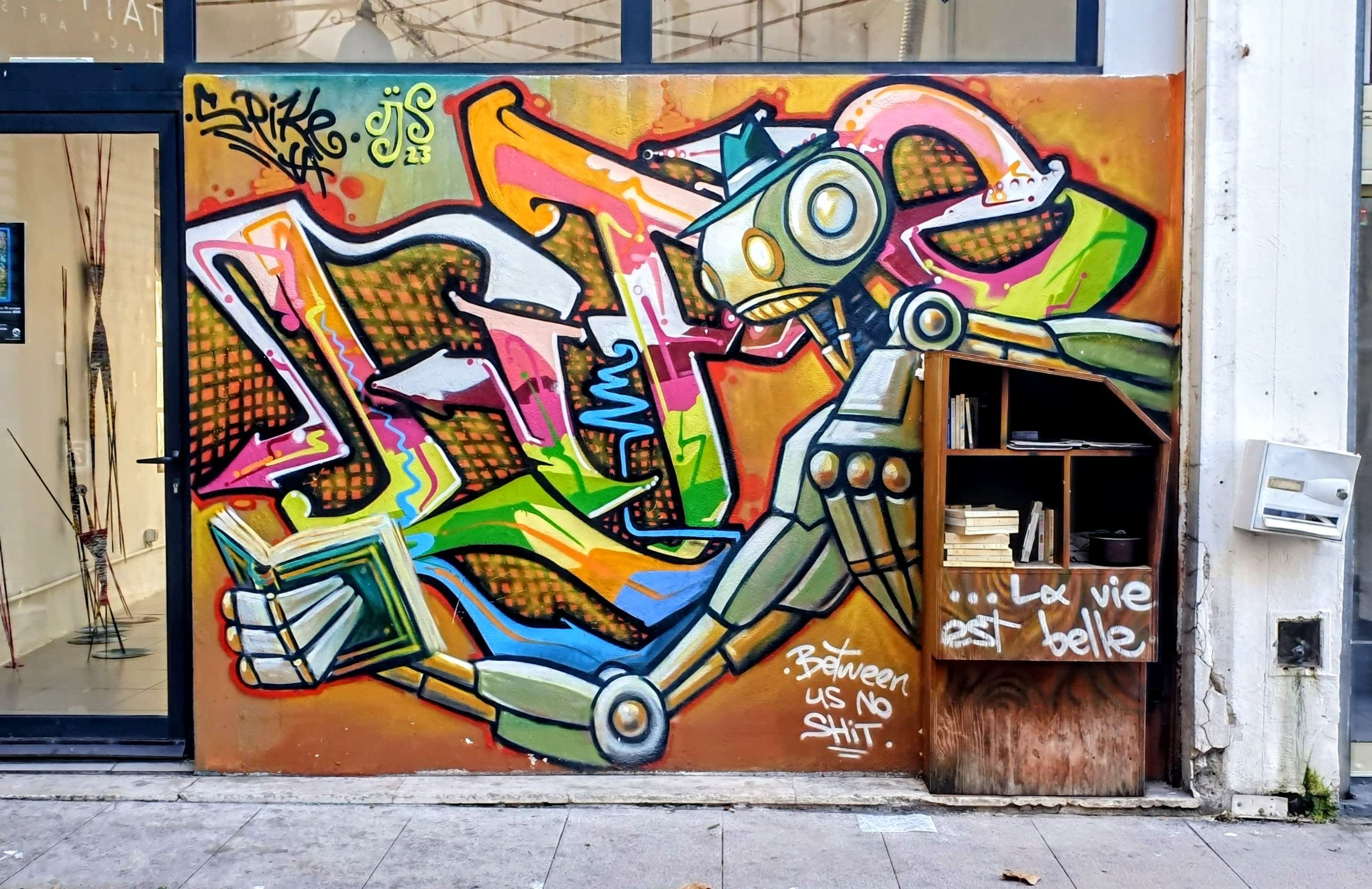 
								Street-art graffiti fresque 
								Spike 
									272 Ancien Chemin de Toulon
									83110
									La Seyne-sur-Mer
									France 
									Pat Finder
								Street-Art-Safari.com
								