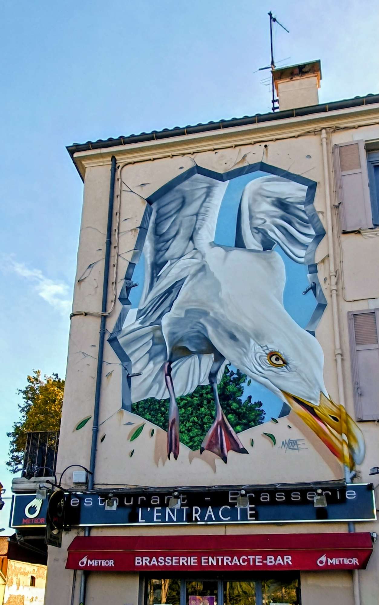 
								Street-art graffiti fresque 
								Nyota 
									59 Quai Gabriel P&eacute;ri
									83500
									La Seyne-sur-Mer
									France 
									Pat Finder
								Street-Art-Safari.com
								