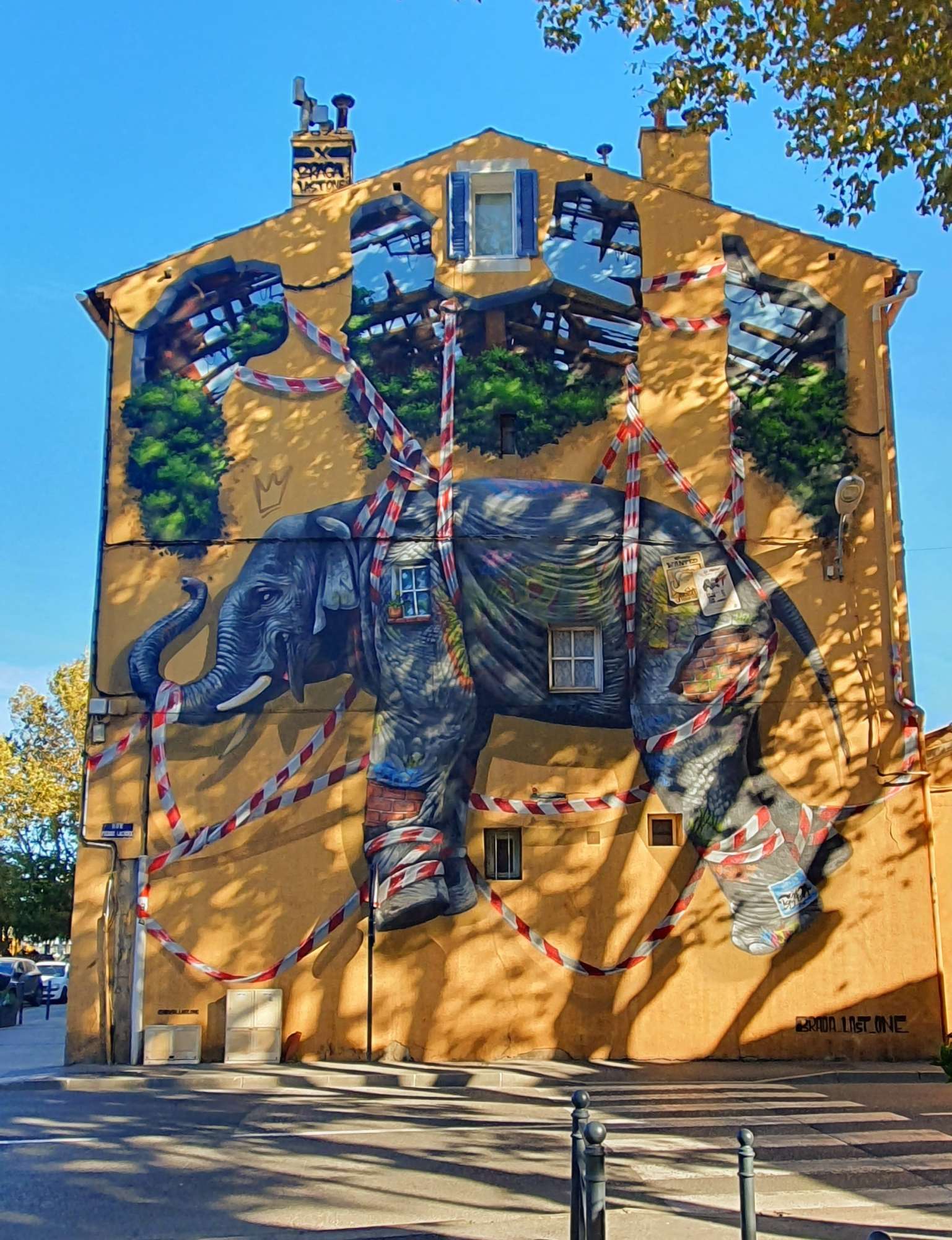 
								Street-art graffiti fresque 
								Braga Last1 
									20 Rue Camille Flammarion
									83500
									La Seyne-sur-Mer
									France 
									Pat Finder
								Street-Art-Safari.com
								