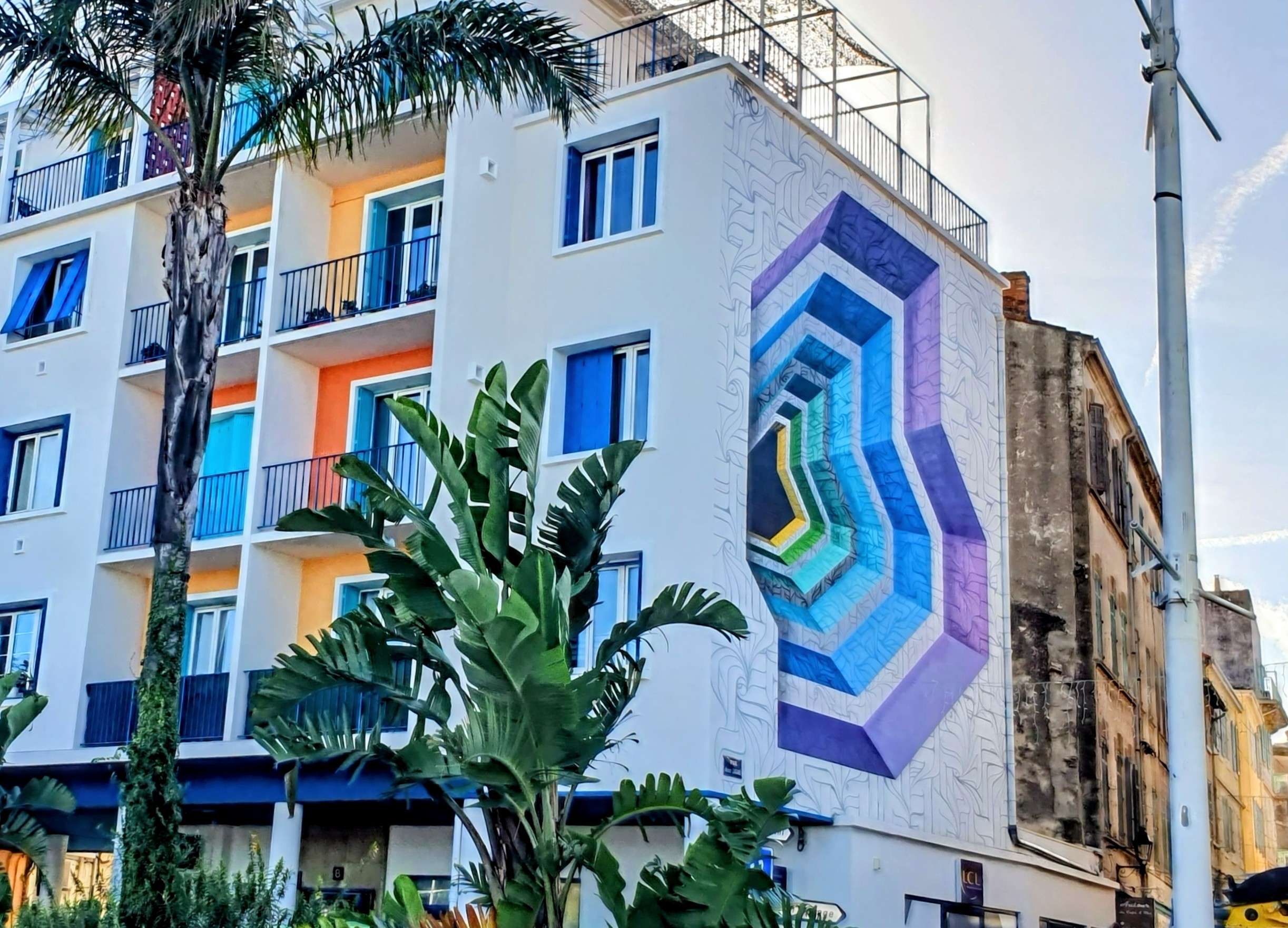 
								Street-art graffiti fresque 
								Astro 
									11 Quai Gabriel P&eacute;ri
									83500
									La Seyne-sur-Mer
									France 
									Pat Finder
								Street-Art-Safari.com
								