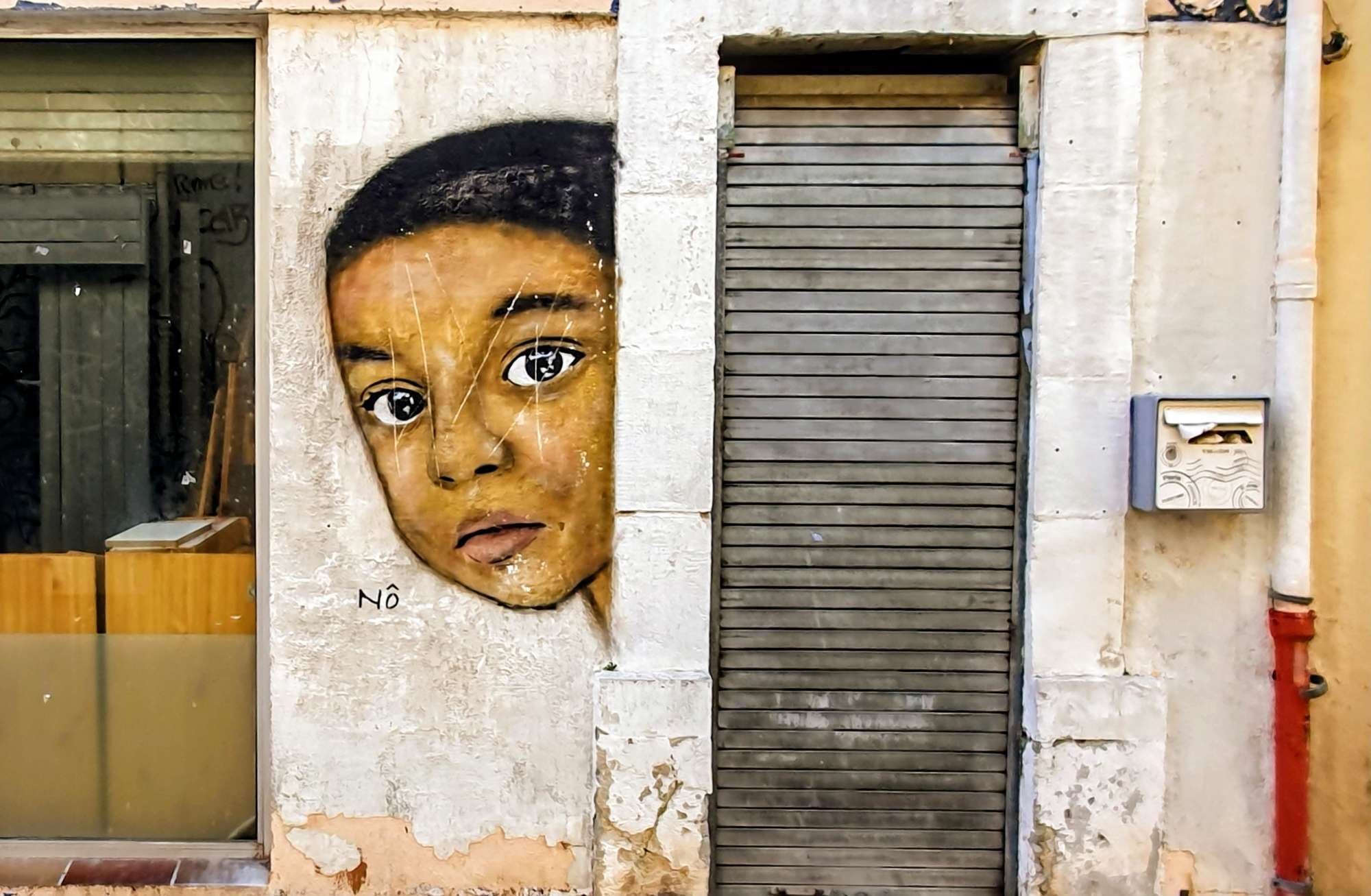 
								Street-art graffiti fresque 
								N&ocirc; 
									11 Place Martel Esprit
									83500
									La Seyne-sur-Mer
									France 
									Pat Finder
								Street-Art-Safari.com
								