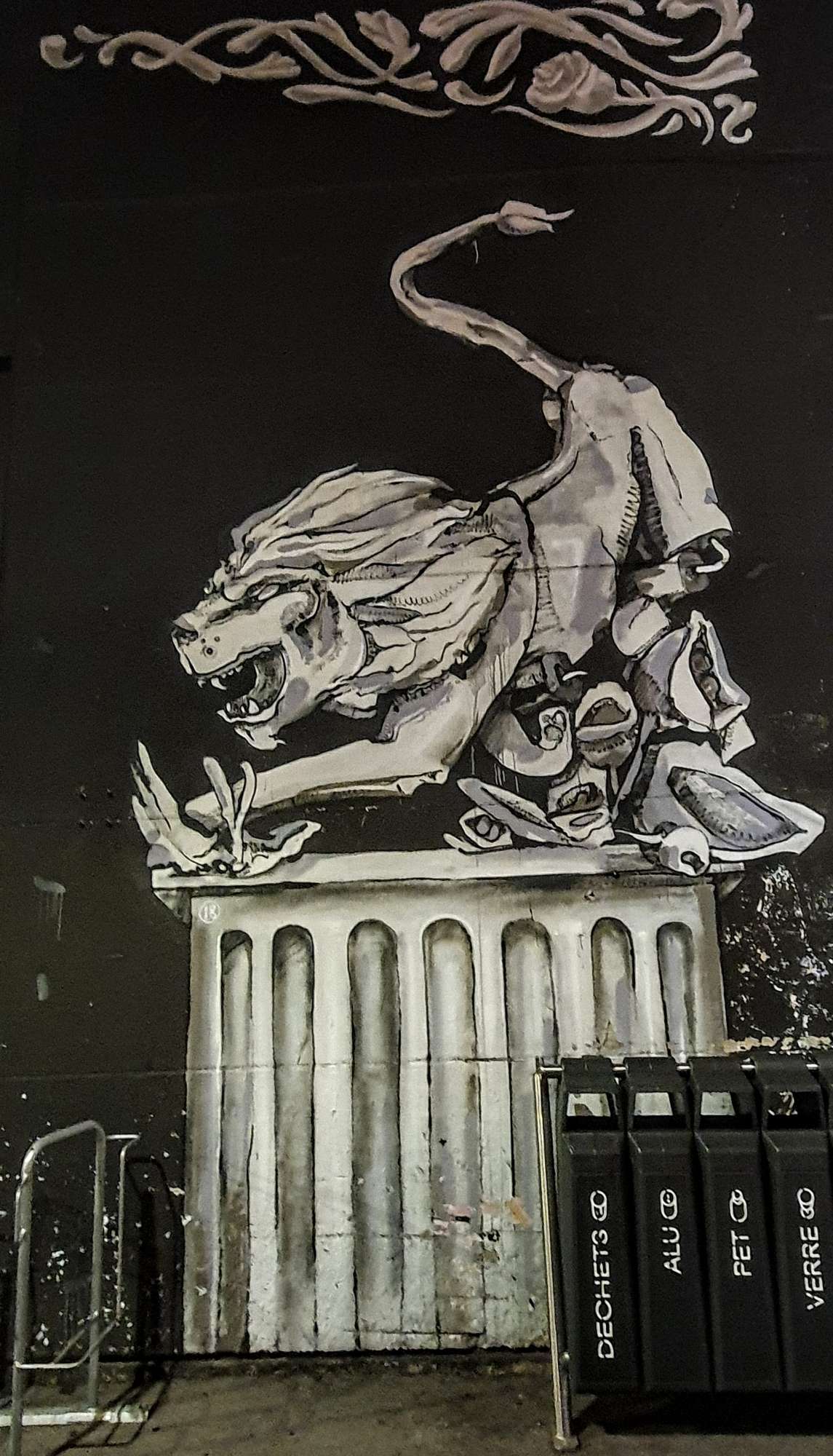 
								Street-art graffiti fresque 
								 
									14 Rue des C&ocirc;tes-de-Montbenon
									1003
									Lausanne
									Switzerland 
									Pat Finder
								Street-Art-Safari.com
								