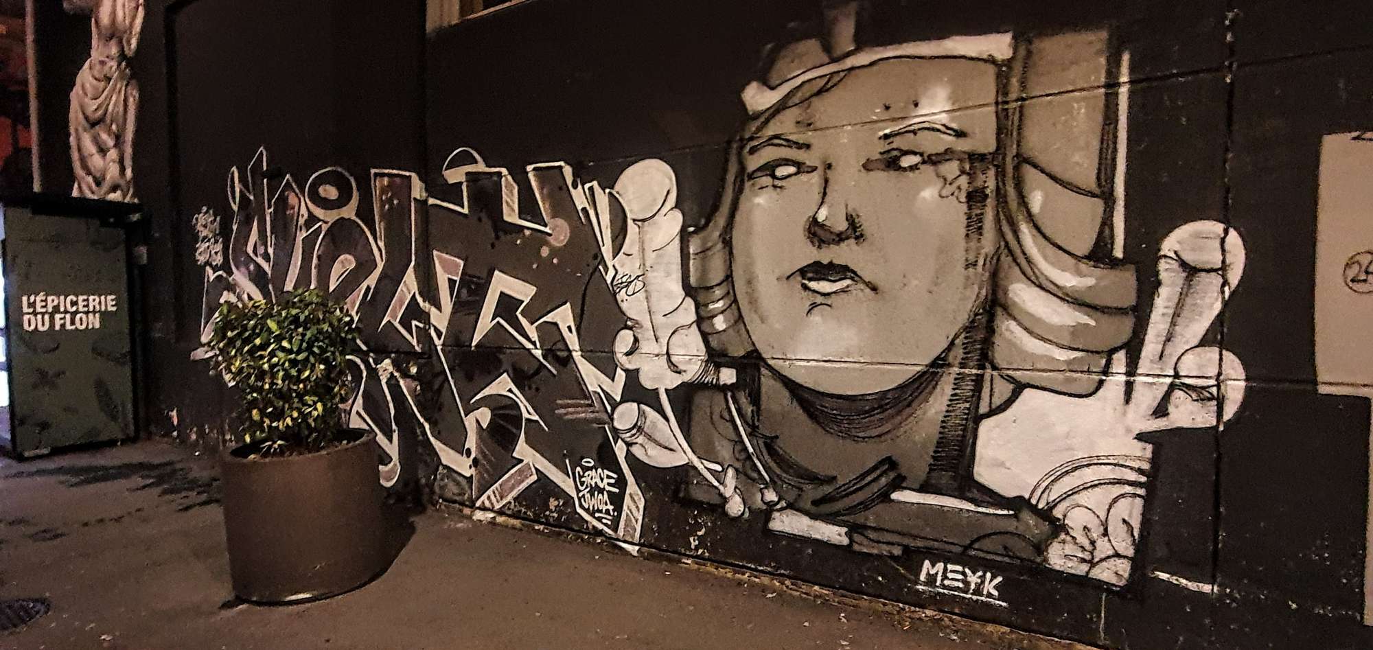 
								Street-art graffiti fresque 
								Meyk 
									14 Rue des C&ocirc;tes-de-Montbenon
									1003
									Lausanne
									Switzerland 
									Pat Finder
								Street-Art-Safari.com
								