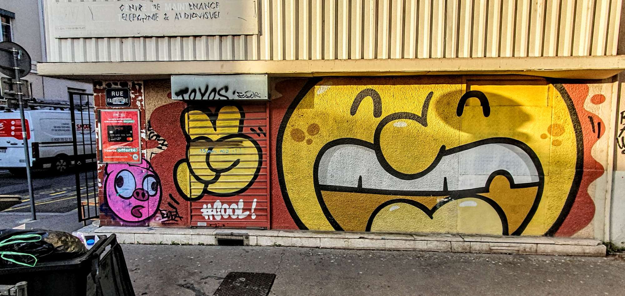 
								Street-art graffiti fresque 
								La Coulure 
									73 Route de Vienne
									69007
									Lyon
									France 
									Pat Finder
								Street-Art-Safari.com
								