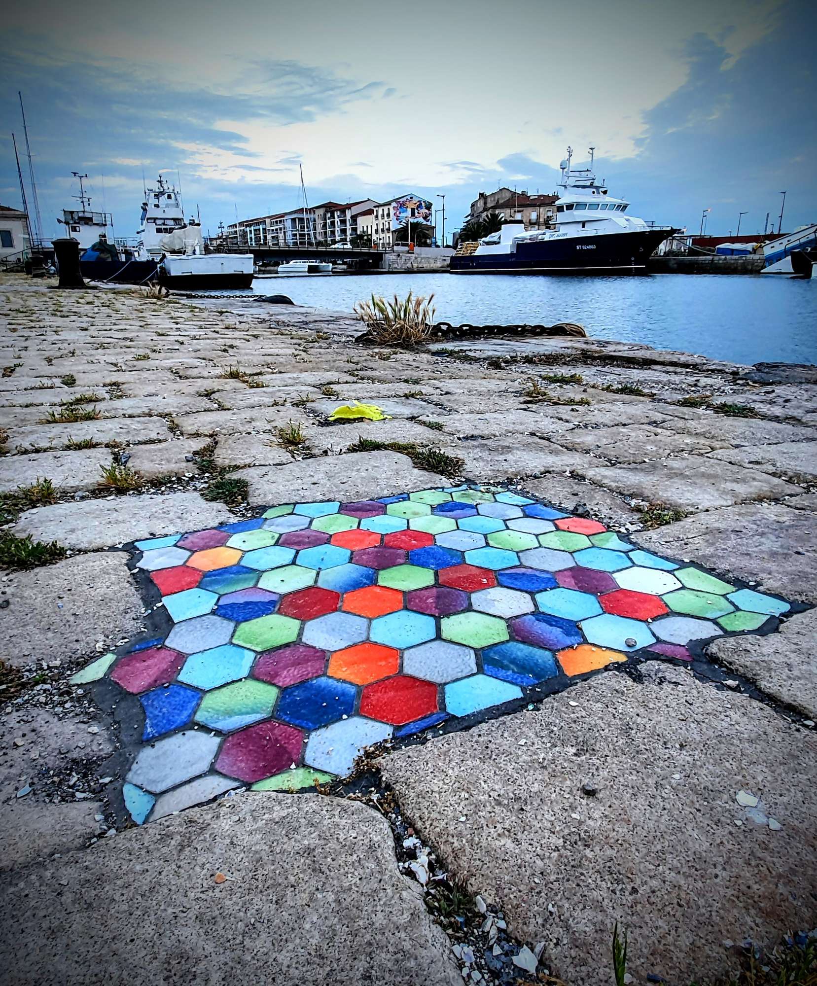 
								Street-art graffiti fresque 
								Ememem 
									46 Quai de la R&eacute;publique
									34200
									S&egrave;te
									France 
									AnunaQi
								Street-Art-Safari.com
								