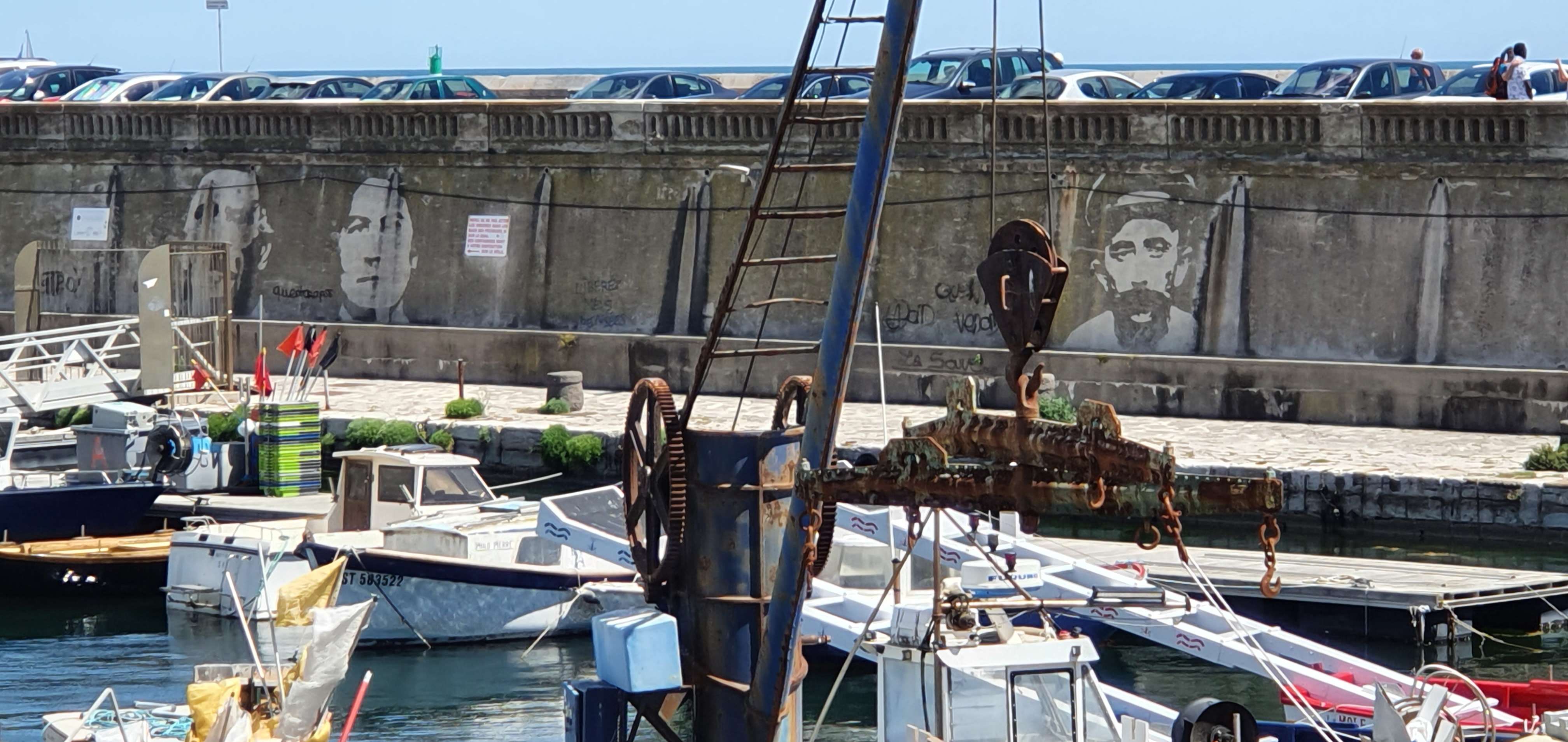 
								Street-art graffiti fresque 
								Klaus Dauven 
									40 Passage Joseph Stento
									34200
									S&egrave;te
									France 
									AnunaQi
								Street-Art-Safari.com
								