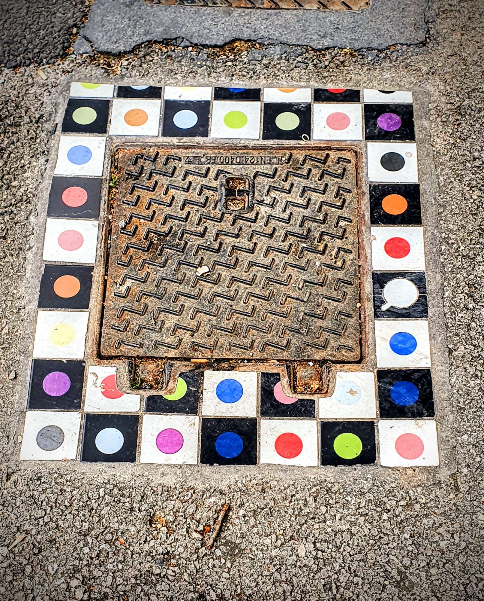 
								Street-art graffiti fresque 
								Ememem 
									19 Rue du 11 Novembre 1918
									34200
									S&egrave;te
									France 
									AnunaQi
								Street-Art-Safari.com
								