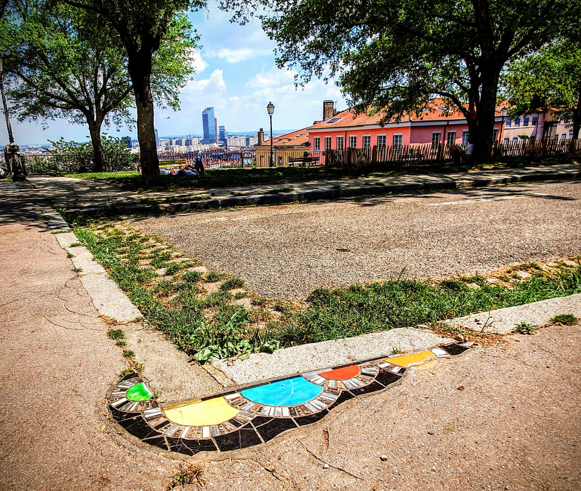 
								Street-art graffiti fresque 
								Ememem 
									1 Mont&eacute;e du Boulevard
									69004
									Lyon
									France 
									AnunaQi
								Street-Art-Safari.com
								