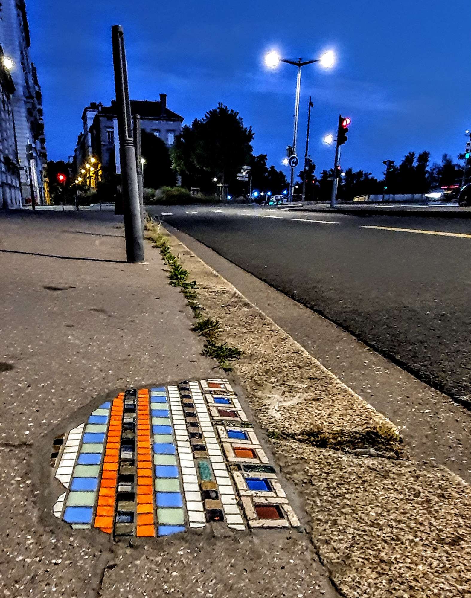 
								Street-art graffiti fresque 
								Ememem 
									1 Quai de Serbie
									69006
									Lyon
									France 
									AnunaQi
								Street-Art-Safari.com
								