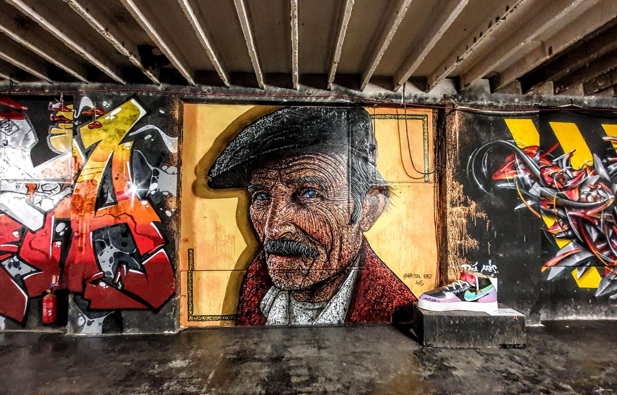 
								Street-art graffiti fresque 
								Julien Rast 
									4 Rue Boileau
									69006
									Lyon
									France 
									AnunaQi
								Street-Art-Safari.com
								