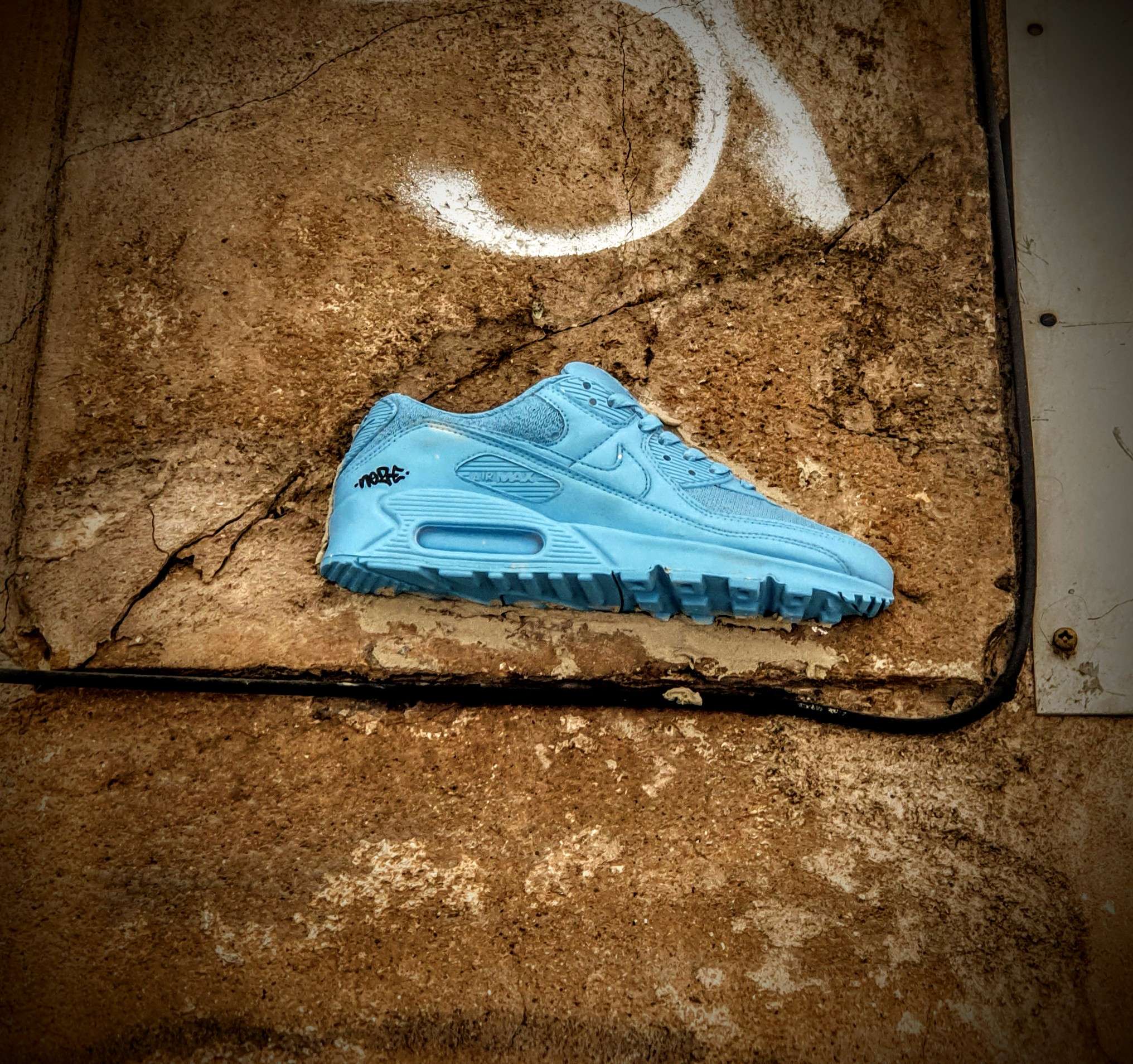 
								Street-art graffiti fresque 
								 
									11 Rue des Capucins
									69001
									Lyon
									France 
									AnunaQi
								Street-Art-Safari.com
								