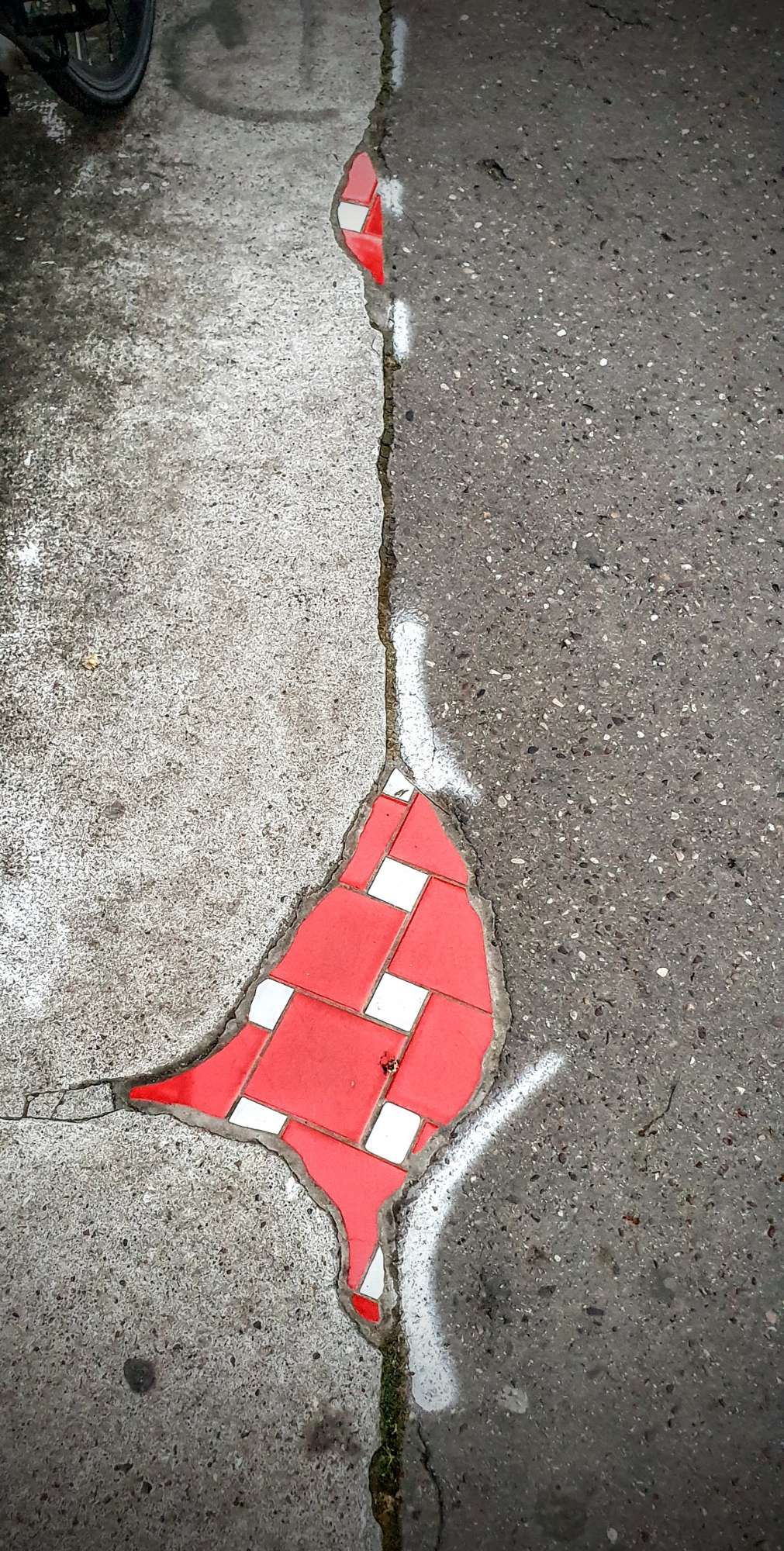 
								Street-art graffiti fresque 
								Ememem 
									1 Place Colbert
									69001
									Lyon
									France 
									AnunaQi
								Street-Art-Safari.com
								