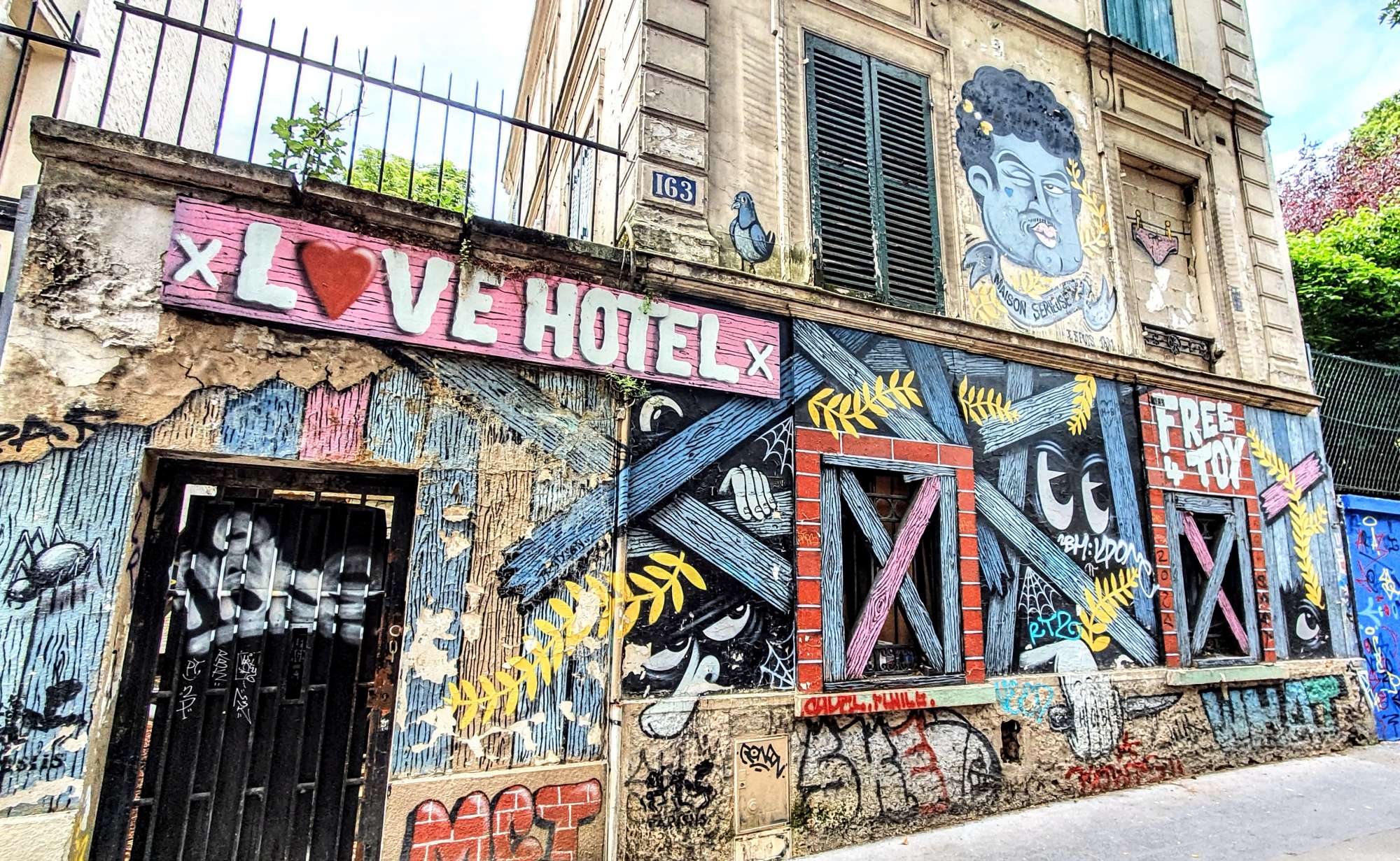 
								Street-art graffiti fresque 
								 
									150 Rue des Pyr&eacute;n&eacute;es
									75020
									Paris
									France 
									AnunaQi
								Street-Art-Safari.com
								