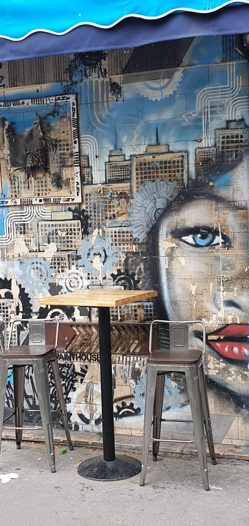 
								Street-art graffiti fresque 
								PaintHouse 
									23 Boulevard de Charonne
									75011
									Paris
									France 
									AnunaQi
								Street-Art-Safari.com
								