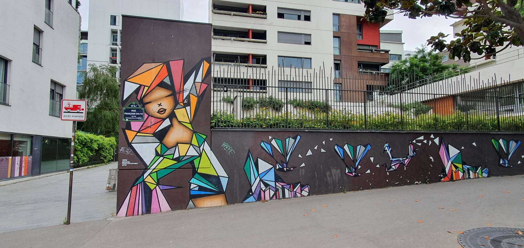 
								Street-art graffiti fresque 
								Stoul 
									1 Rue Marie-Louise Dubreil-Jacotin
									75013
									Paris
									France 
									AnunaQi
								Street-Art-Safari.com
								