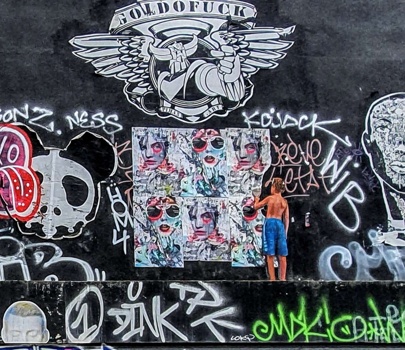 
								Street-art graffiti fresque 
								 
									3 All&eacute;e Paris-Ivry
									75013
									Paris
									France 
									AnunaQi
								Street-Art-Safari.com
								