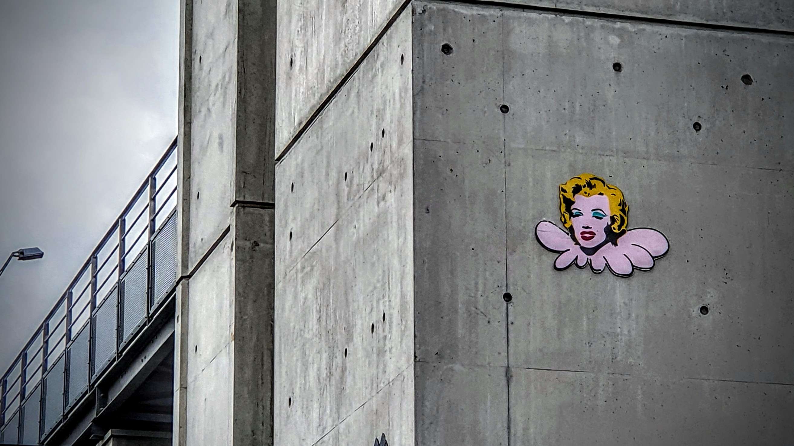 
								Street-art graffiti fresque 
								GZUP 
									76/78 Avenue de France
									75013
									Paris
									France 
									AnunaQi
								Street-Art-Safari.com
								