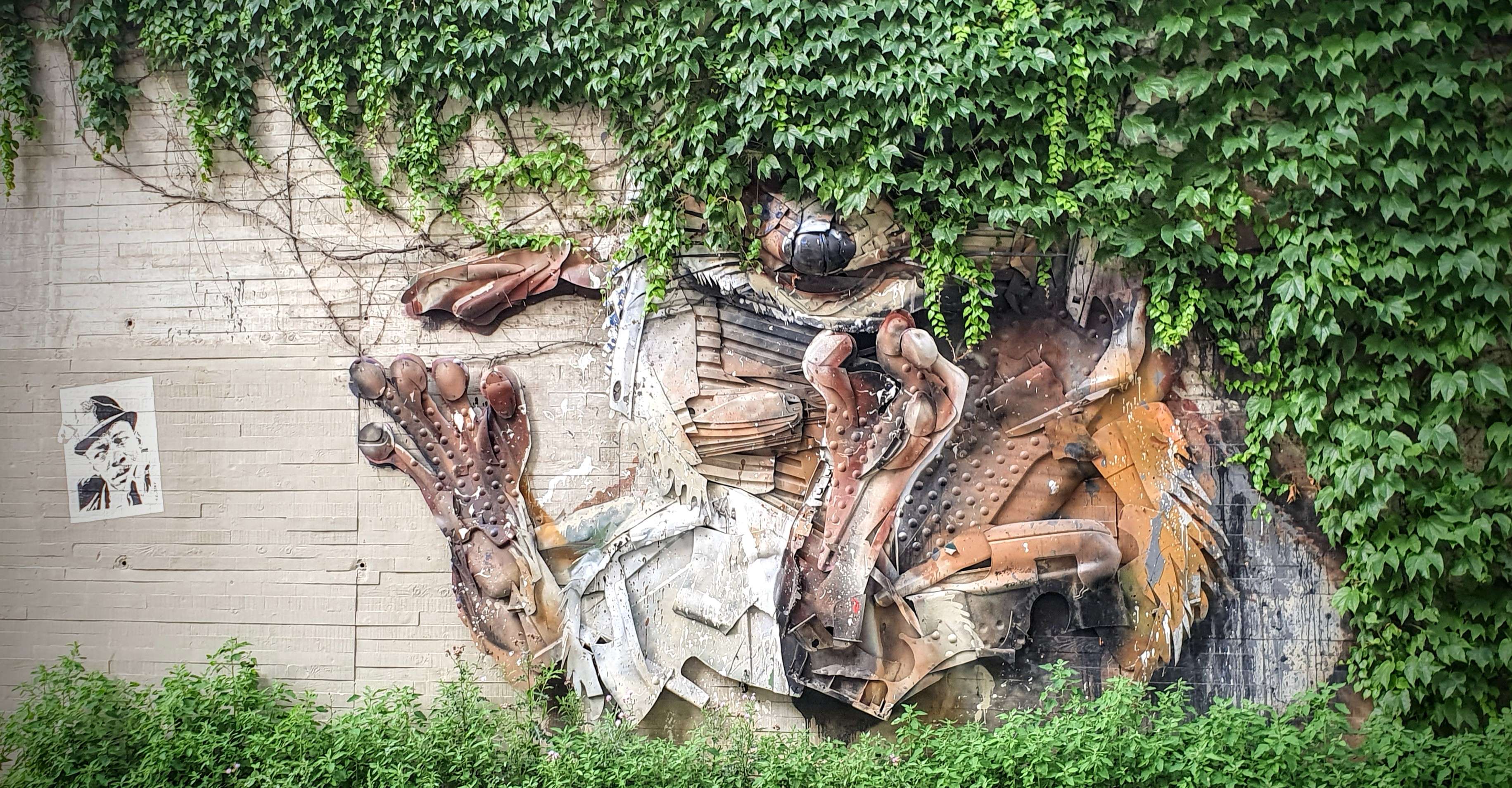 
								Street-art graffiti fresque 
								Arthur Bordalo 
									15 Rue Watt
									75013
									Paris
									France 
									AnunaQi
								Street-Art-Safari.com
								