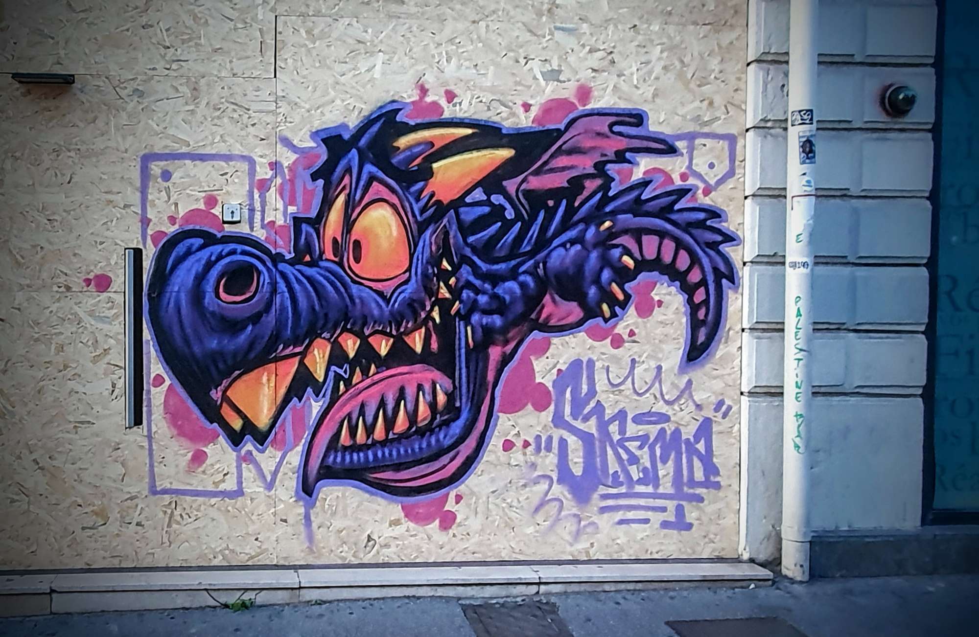 
								Street-art graffiti fresque 
								Skema 
									4 Place le Viste
									69002
									Lyon
									France 
									AnunaQi
								Street-Art-Safari.com
								