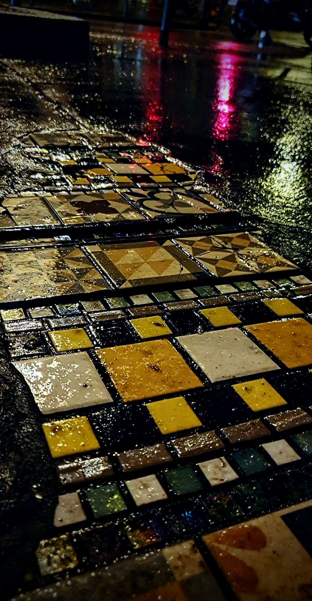 
								Street-art graffiti fresque 
								Ememem 
									16 Avenue Jean Jaur&egrave;s
									69007
									Lyon
									France 
									AnunaQi
								Street-Art-Safari.com
								