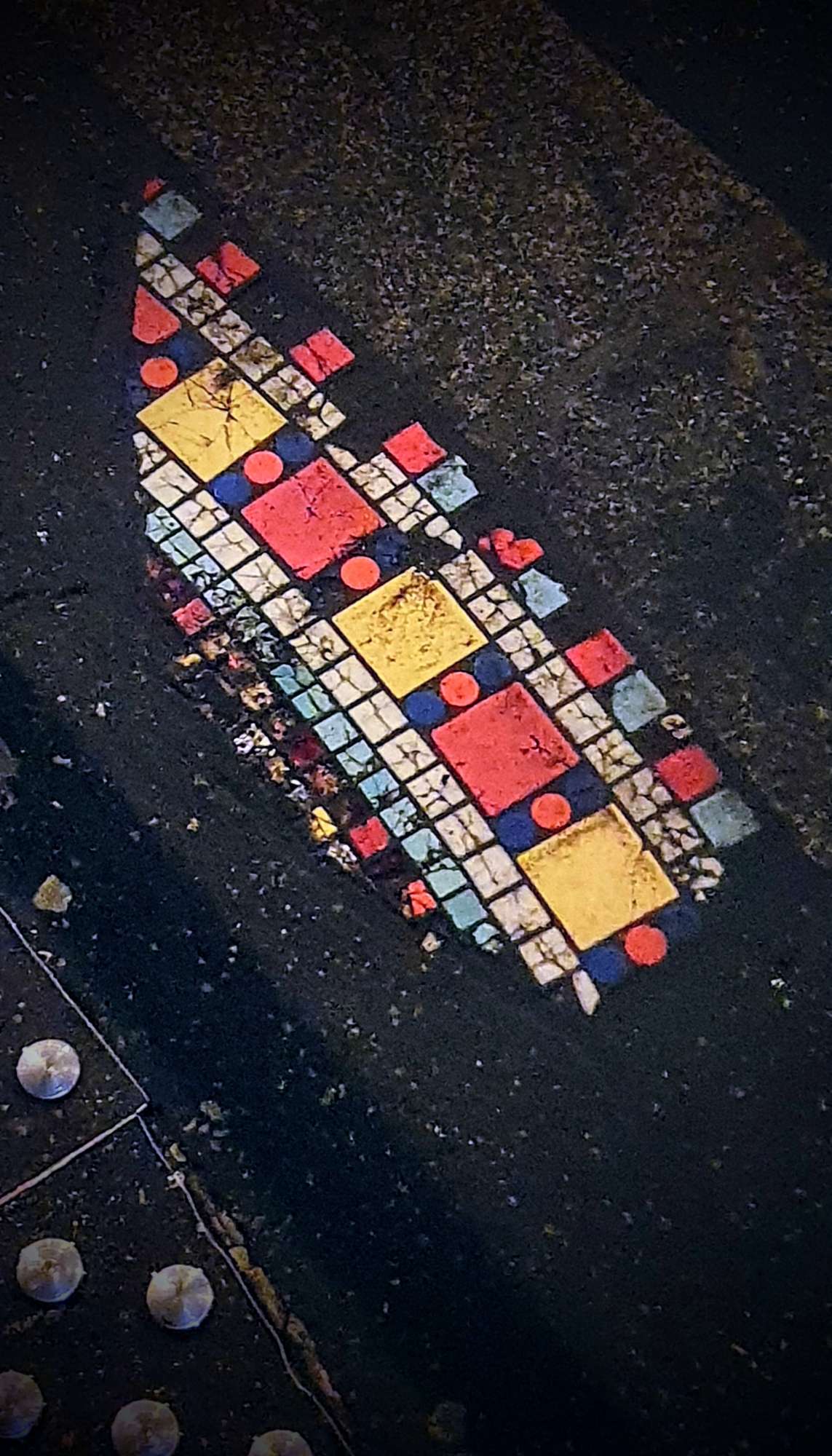 
								Street-art graffiti fresque 
								Ememem 
									71 Grande Rue de la Guilloti&egrave;re
									69007
									Lyon
									France 
									AnunaQi
								Street-Art-Safari.com
								