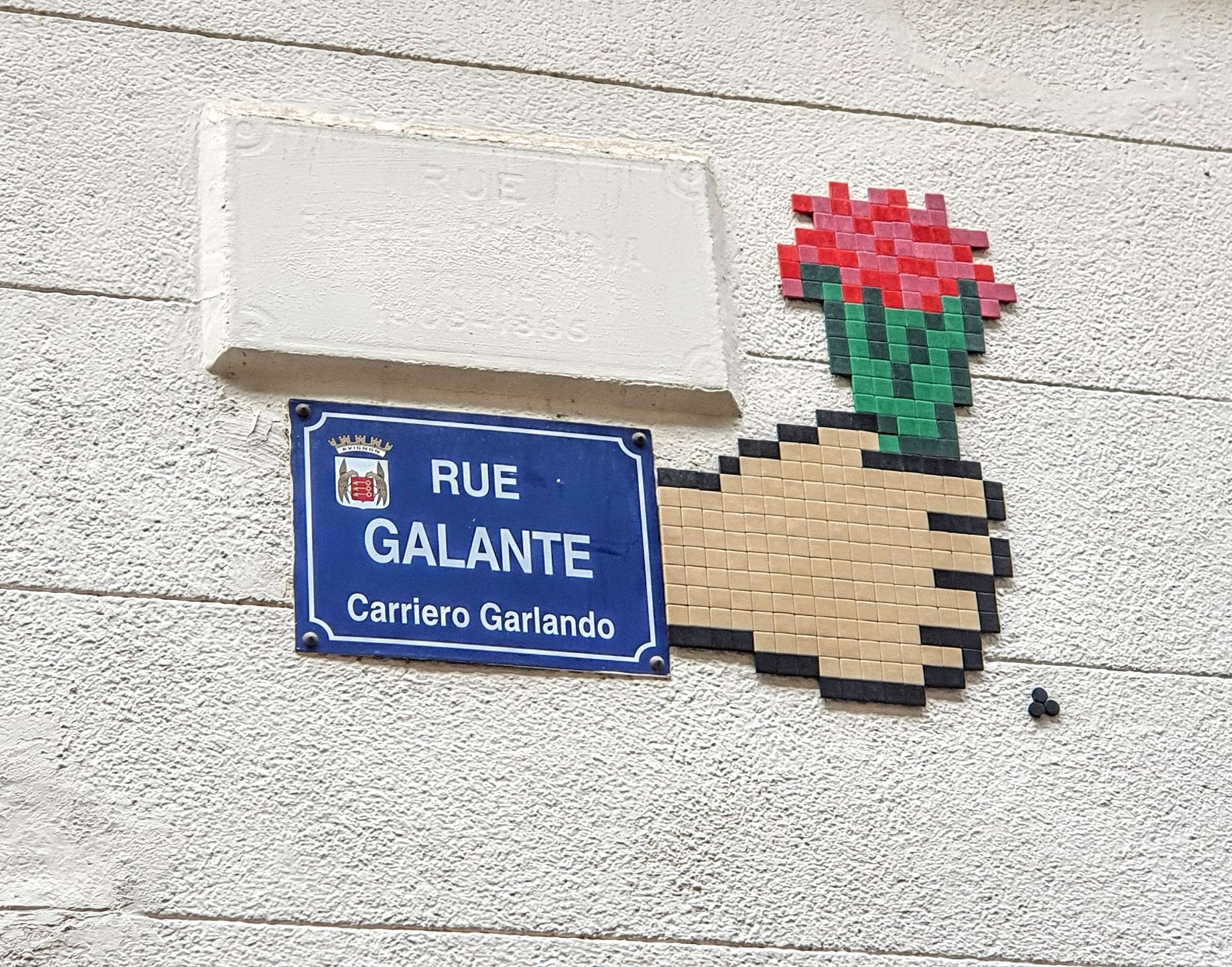 
								Street-art graffiti fresque 
								MifaMosa 
									1 Rue Galante
									84000
									Avignon
									France 
									AnunaQi
								Street-Art-Safari.com
								