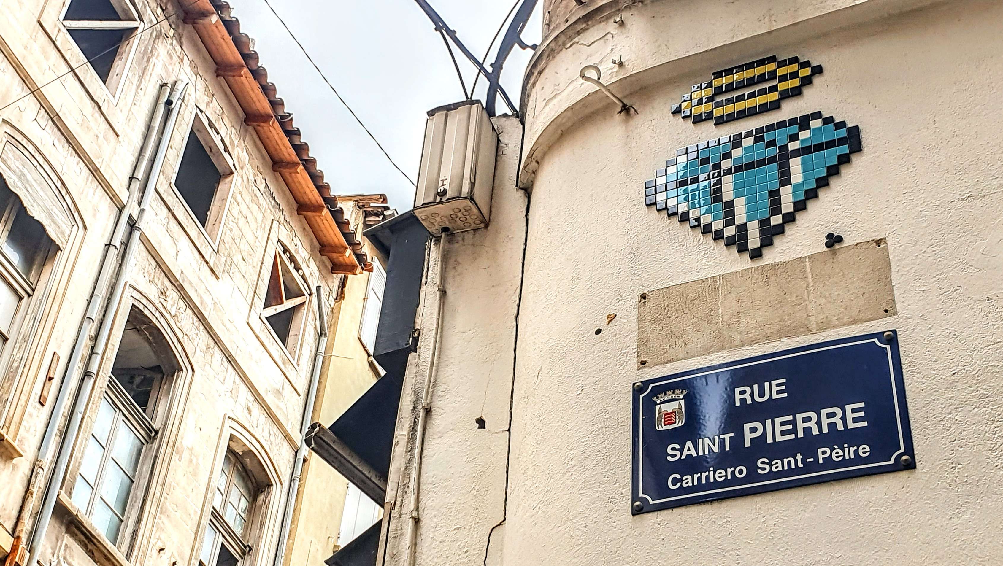 
								Street-art graffiti fresque 
								MifaMosa 
									21 Rue des Marchands
									84000
									Avignon
									France 
									AnunaQi
								Street-Art-Safari.com
								