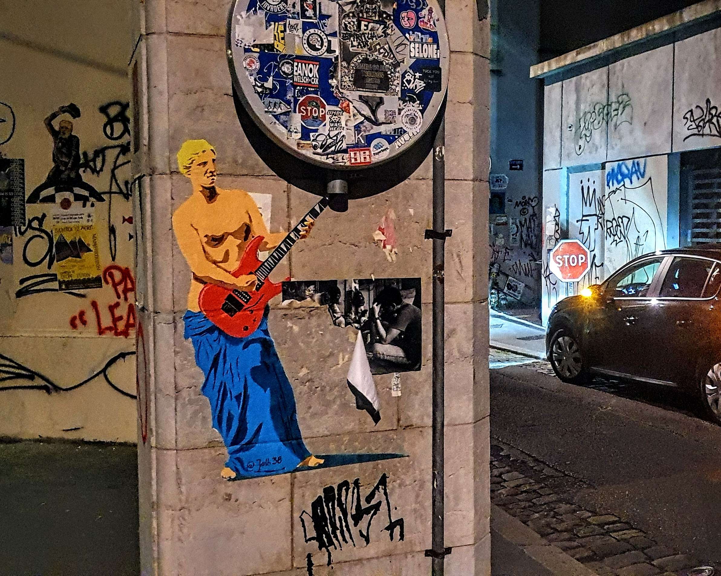 
								Street-art graffiti fresque 
								jalb38 
									35 Rue Neyret
									69001
									Lyon
									France 
									AnunaQi
								Street-Art-Safari.com
								