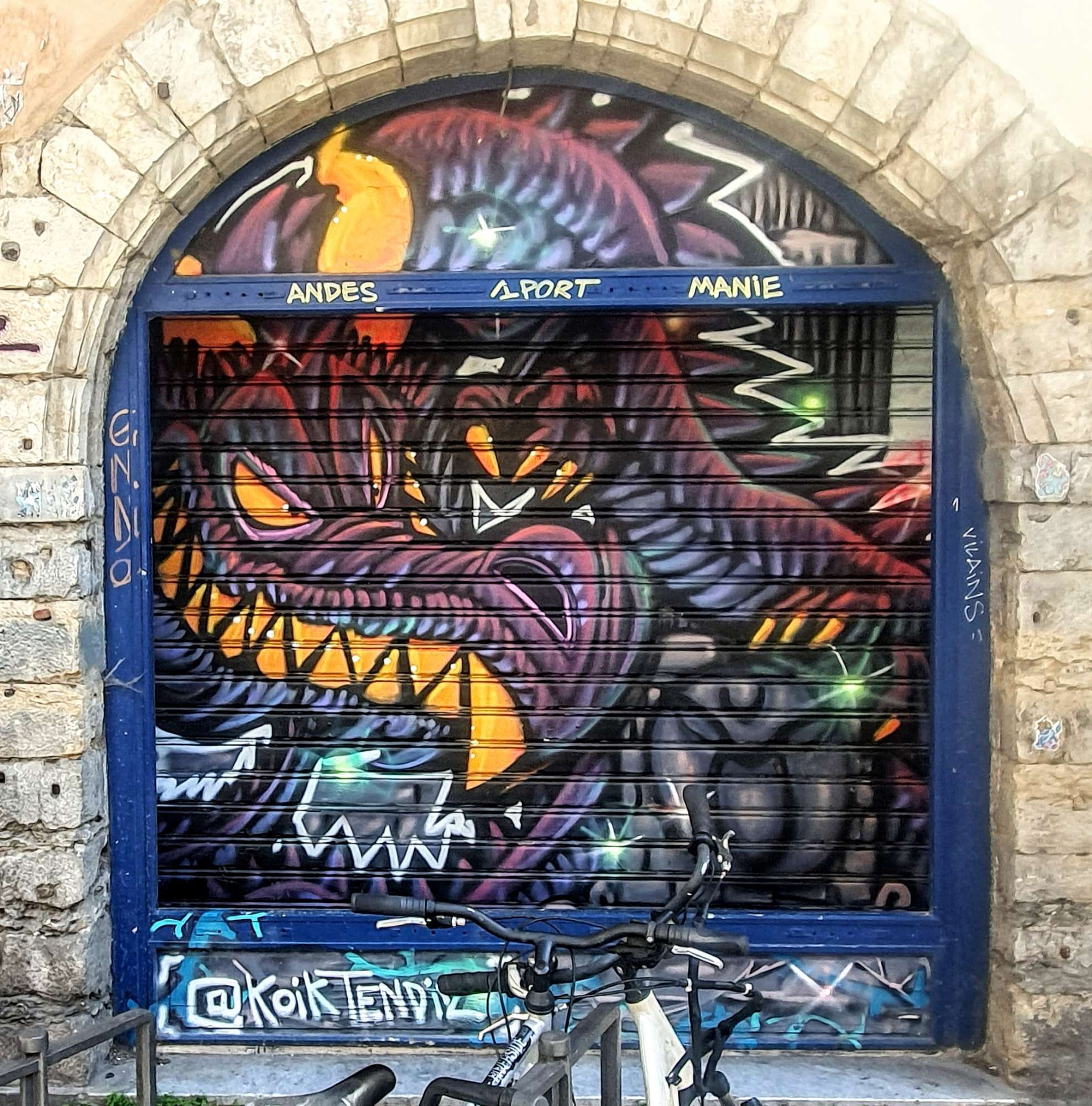 
								Street-art graffiti fresque 
								Skema 
									81 Mont&eacute;e de la Grande-C&ocirc;te
									69001
									Lyon
									France 
									AnunaQi
								Street-Art-Safari.com
								