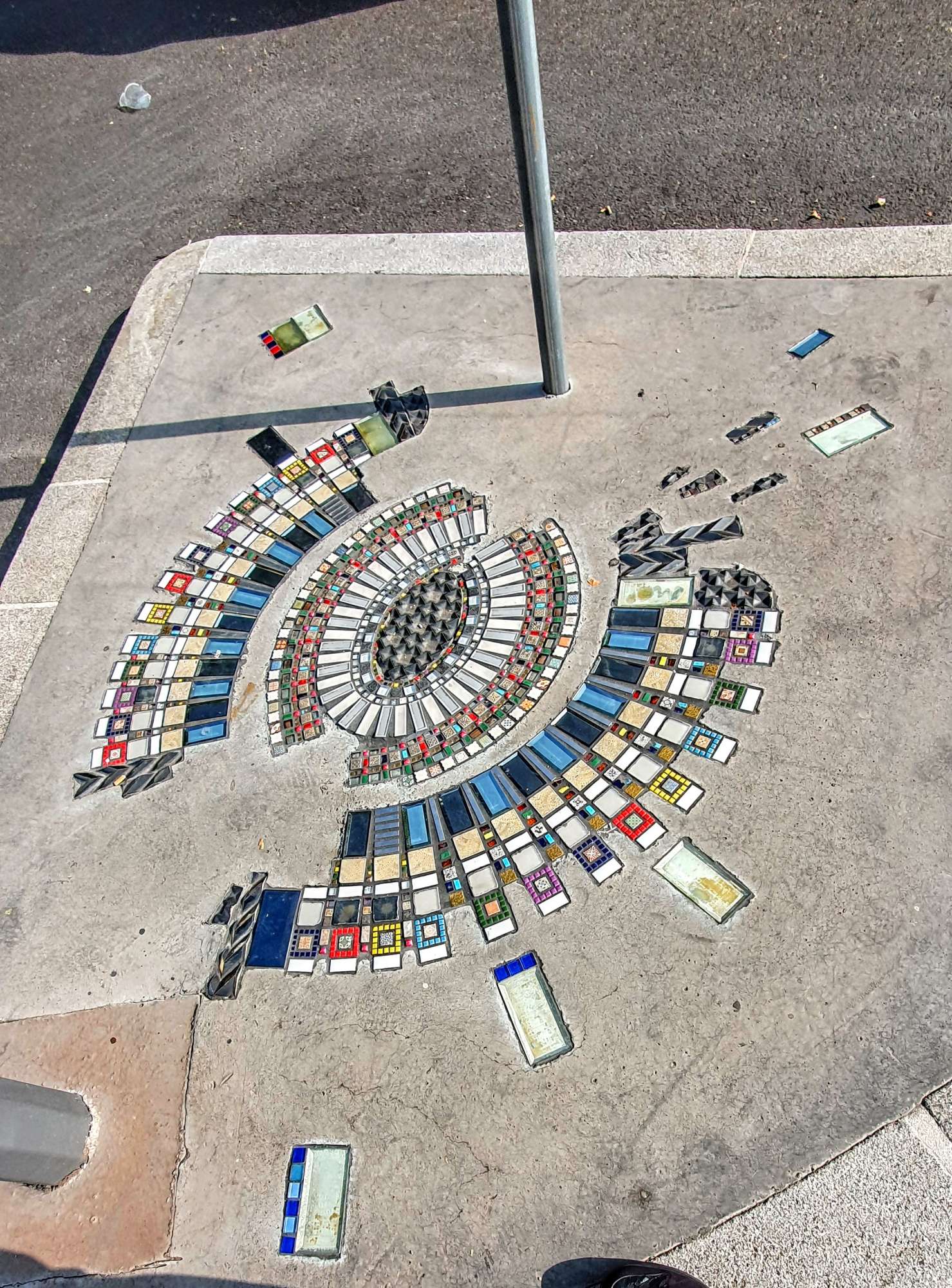 
								Street-art graffiti fresque 
								Ememem 
									2 Quai Victor Augagneur
									69003
									Lyon
									France 
									AnunaQi
								Street-Art-Safari.com
								