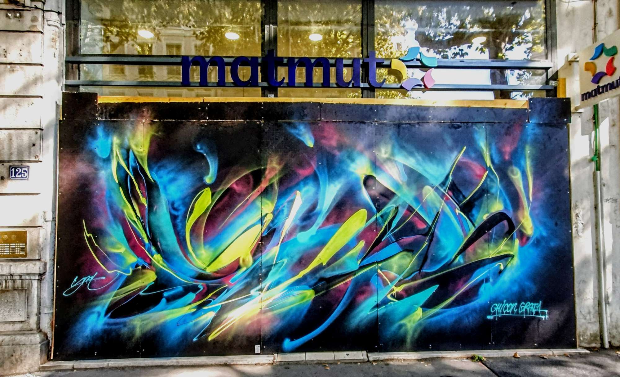 
								Street-art graffiti fresque 
								YNot 
									125 Avenue Mar&eacute;chal de Saxe
									69003
									Lyon
									France 
									AnunaQi
								Street-Art-Safari.com
								