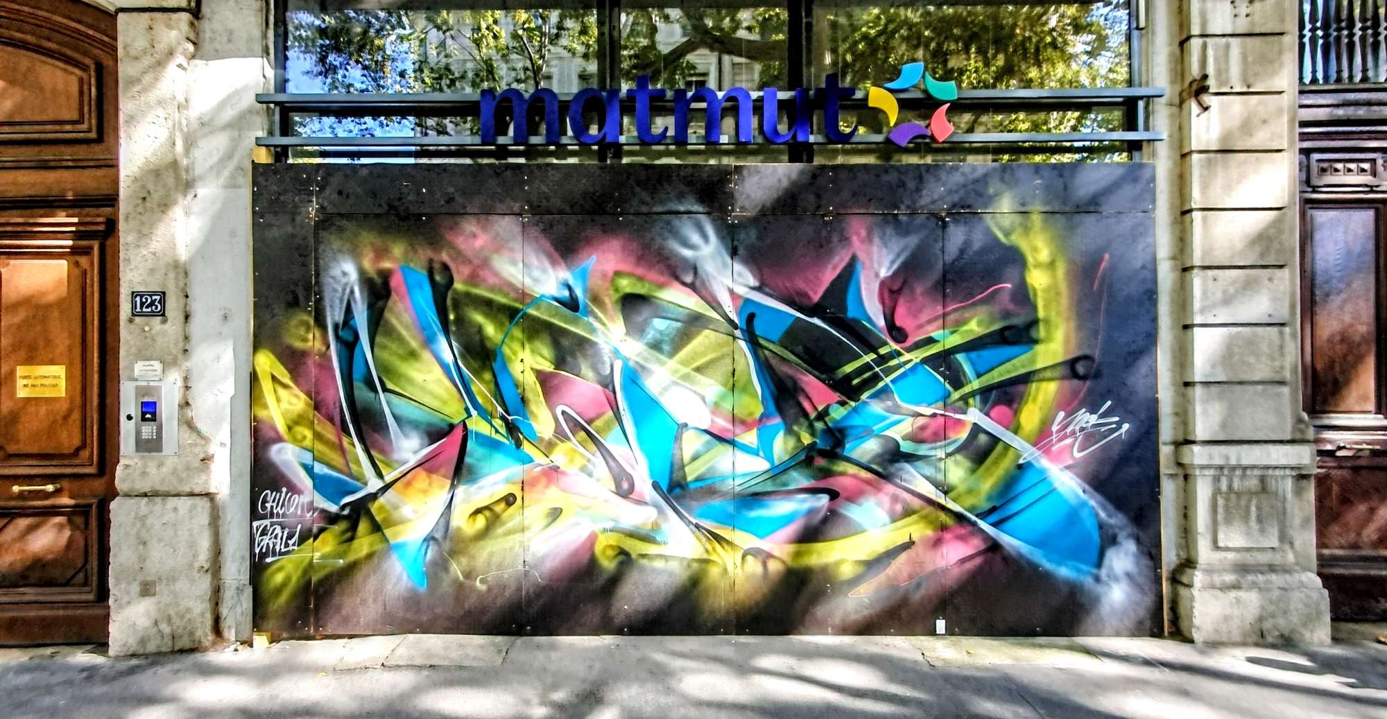 
								Street-art graffiti fresque 
								YNot 
									122 Avenue Mar&eacute;chal de Saxe
									69003
									Lyon
									France 
									AnunaQi
								Street-Art-Safari.com
								