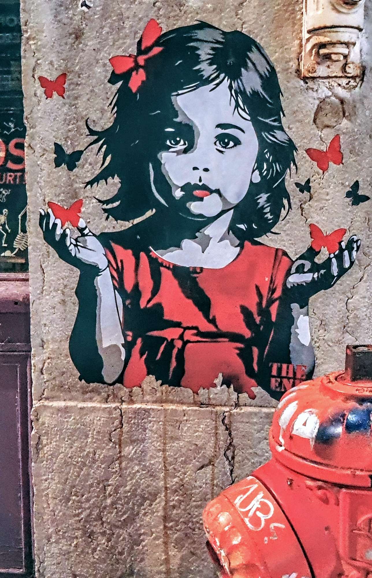 
								Street-art graffiti fresque 
								The End Of  Animals 
									23 Rue des Tables Claudiennes
									69001
									Lyon
									France 
									AnunaQi
								Street-Art-Safari.com
								