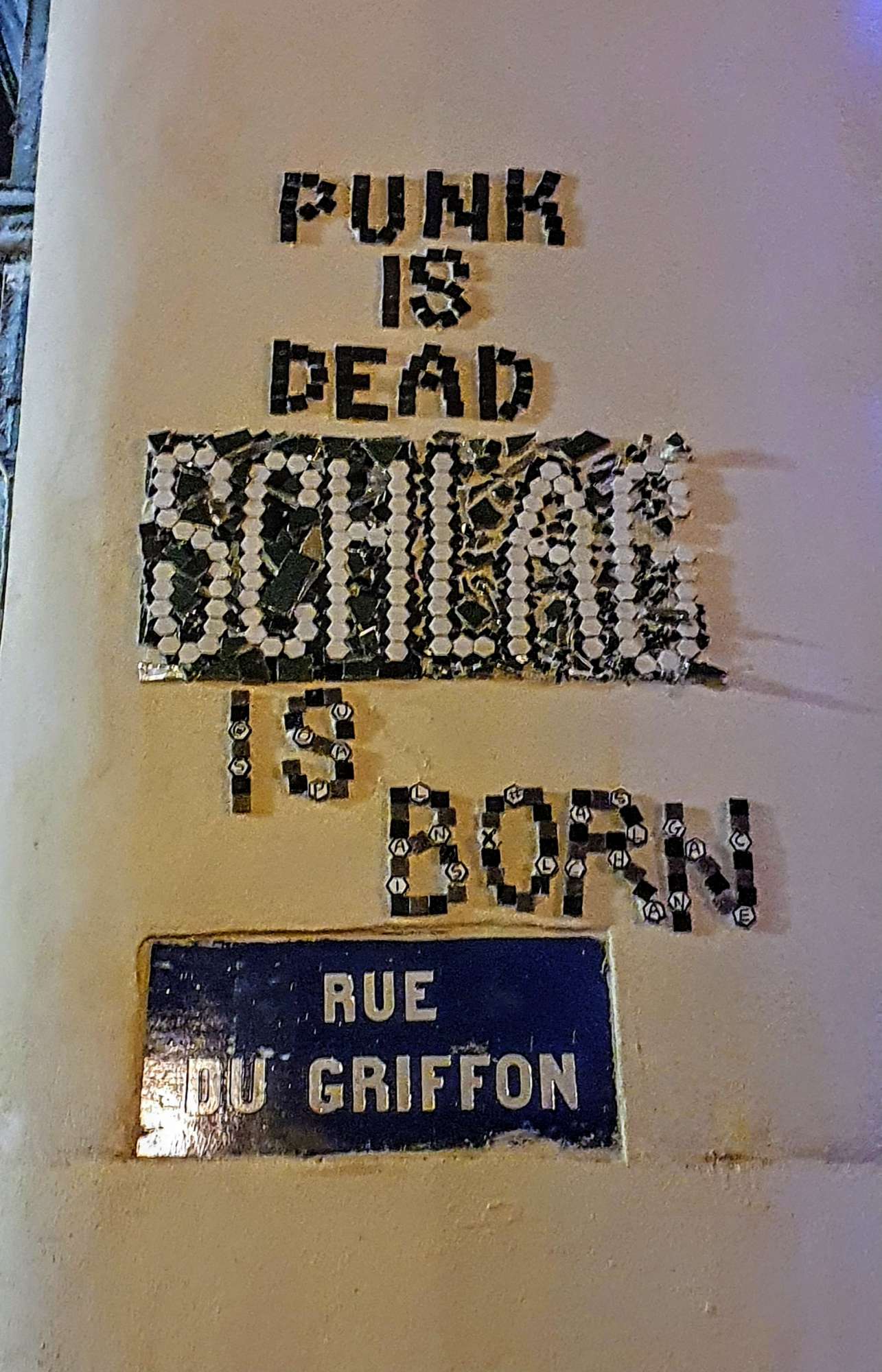 
								Street-art graffiti fresque 
								 
									3 Place du Griffon
									69001
									Lyon
									France 
									AnunaQi
								Street-Art-Safari.com
								